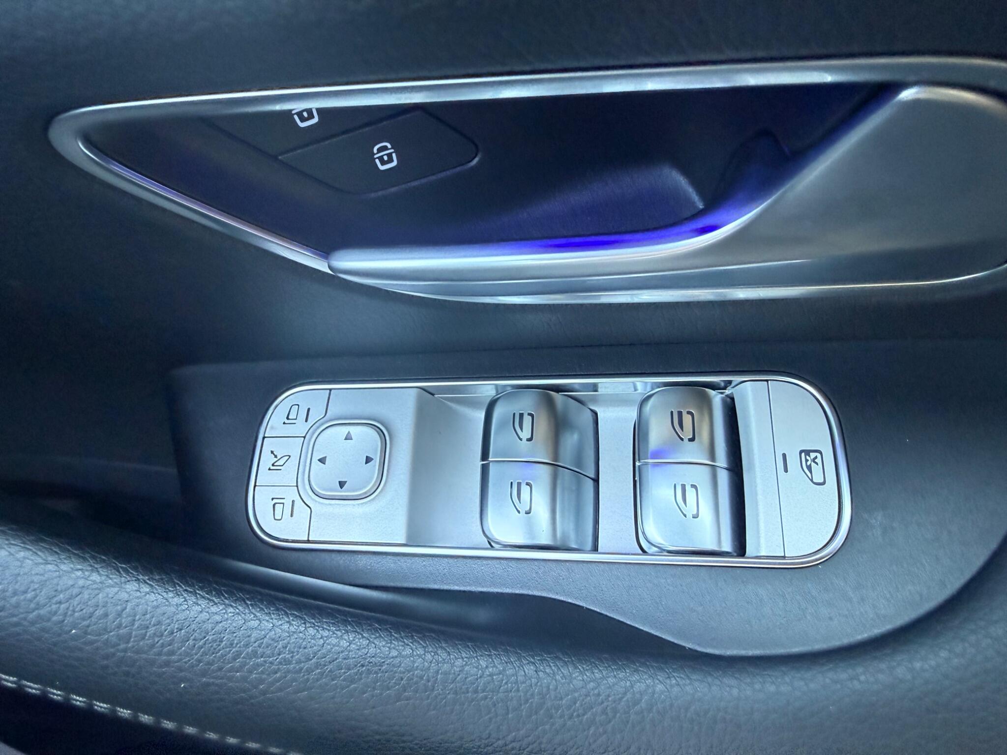 Mercedes-Benz GLS view 24