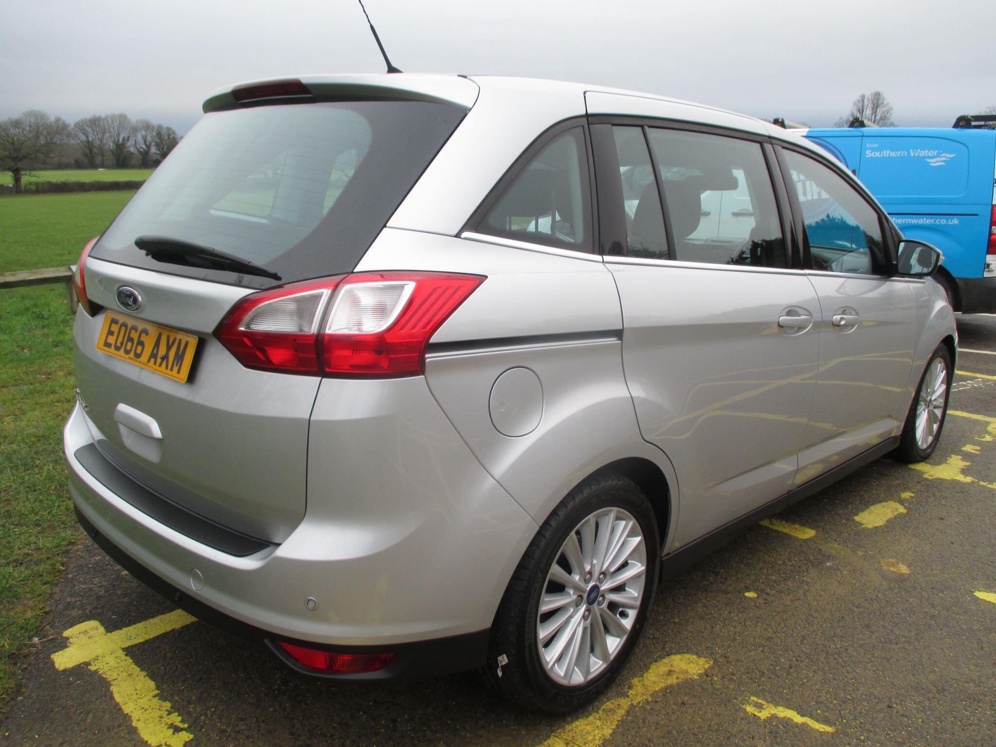 2016 Ford Grand C-Max image 10