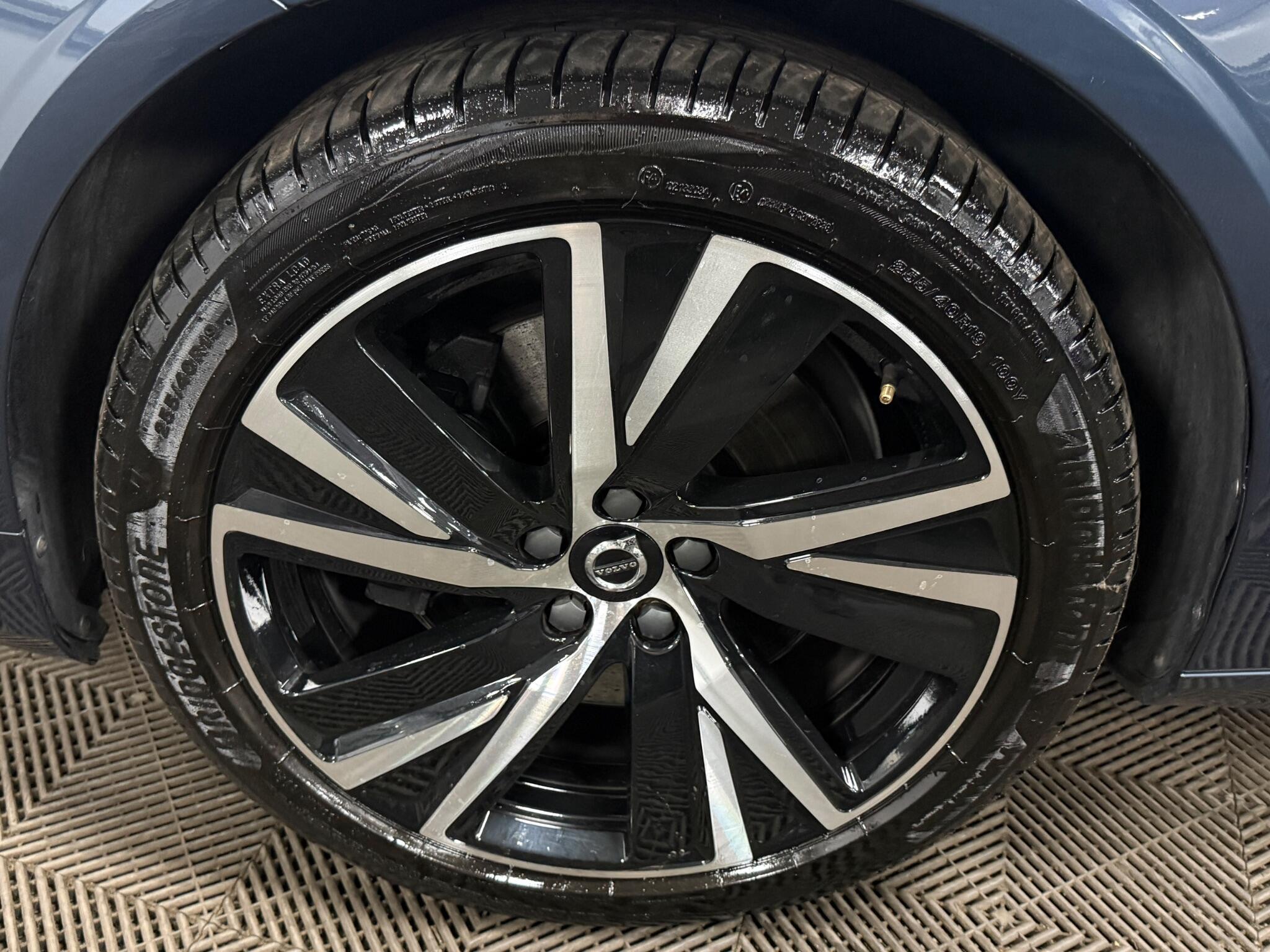 Volvo S90 view 44
