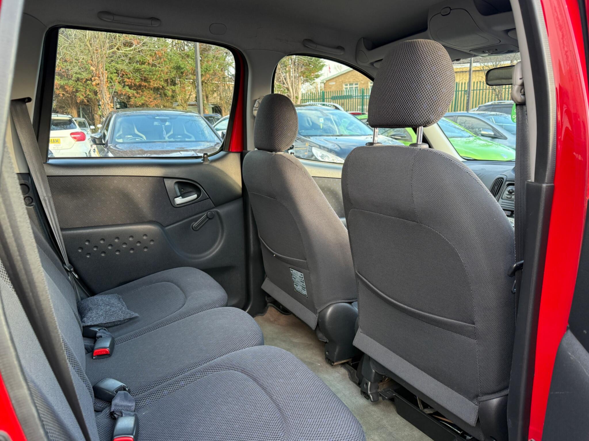 Toyota Yaris Verso - Image 30