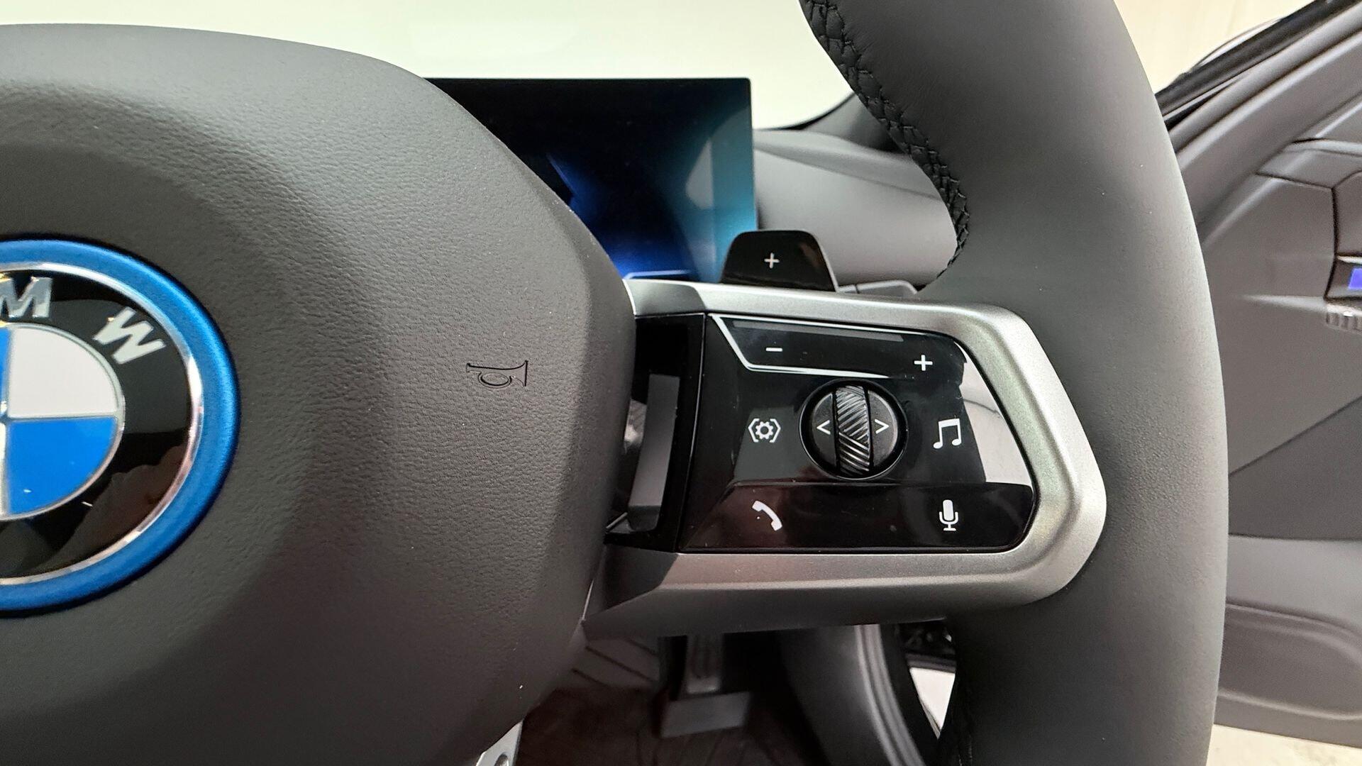 BMW 5 Series view 18