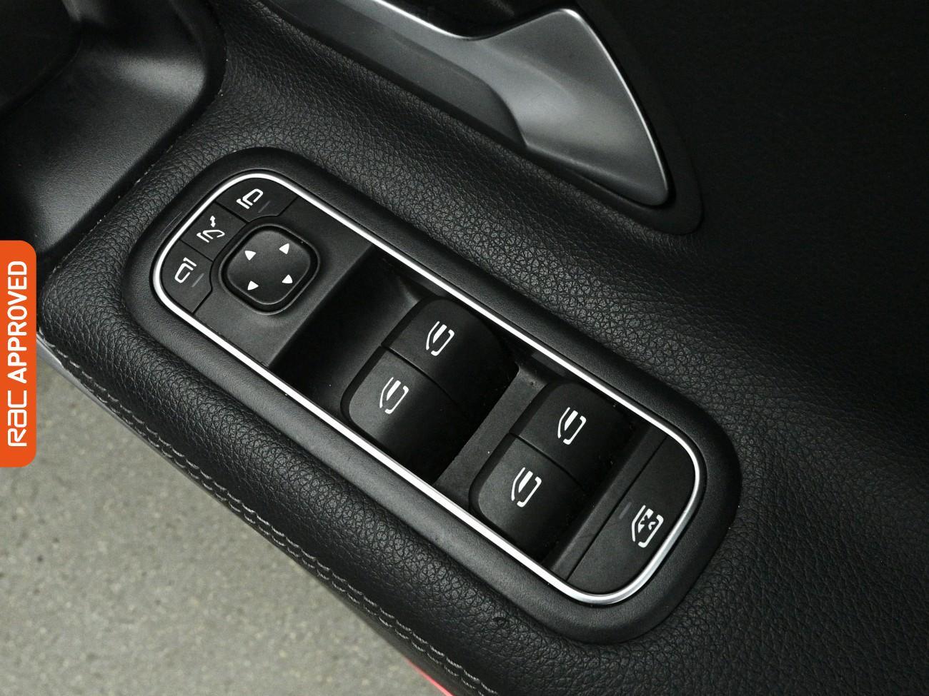 Mercedes-Benz Cla view 25