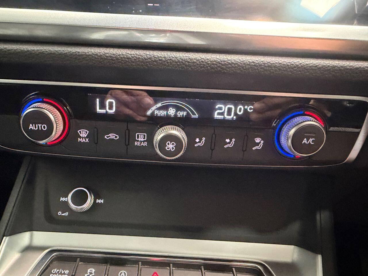 Audi Q3 view 39