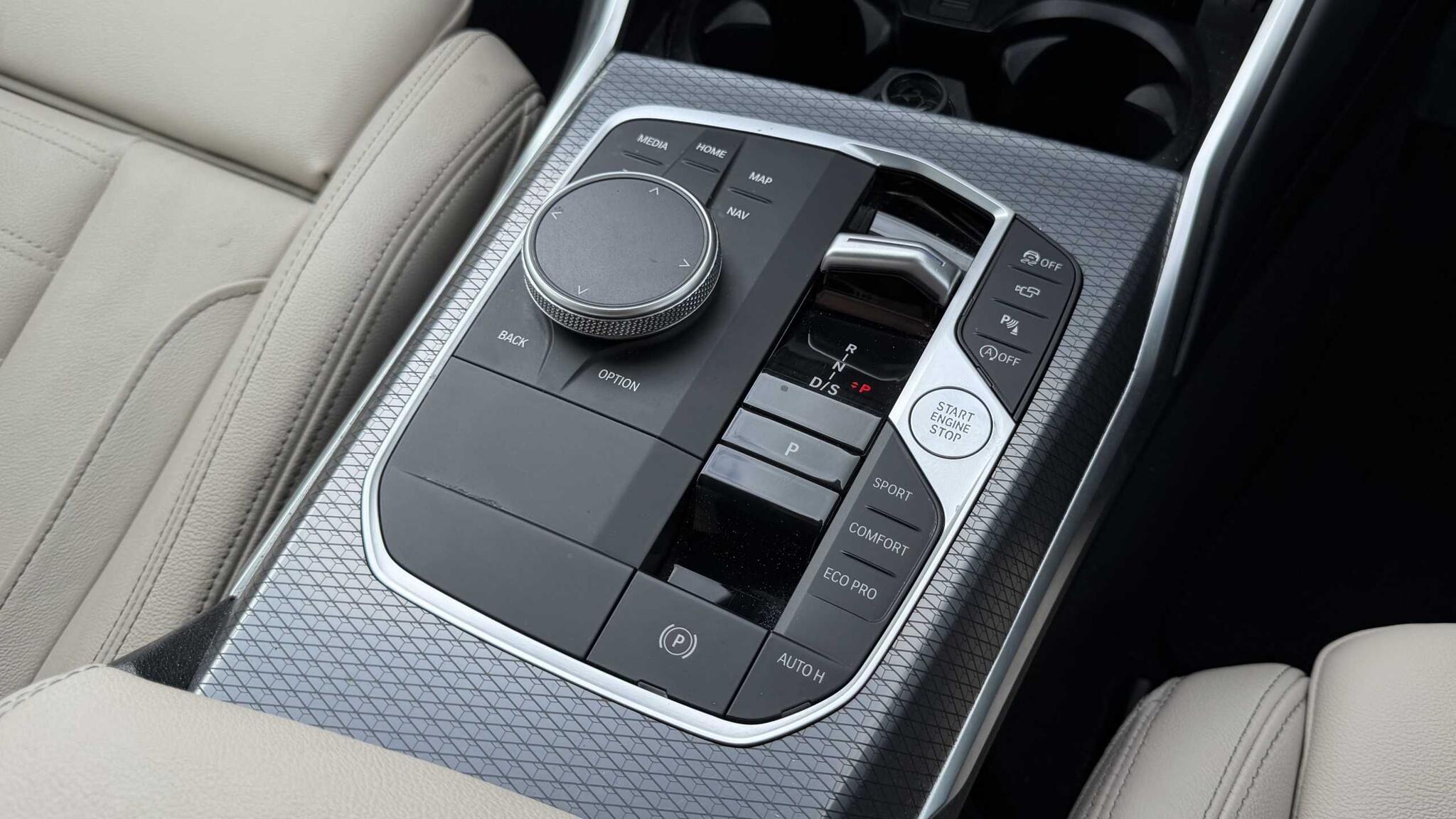 BMW 3 Series view 15