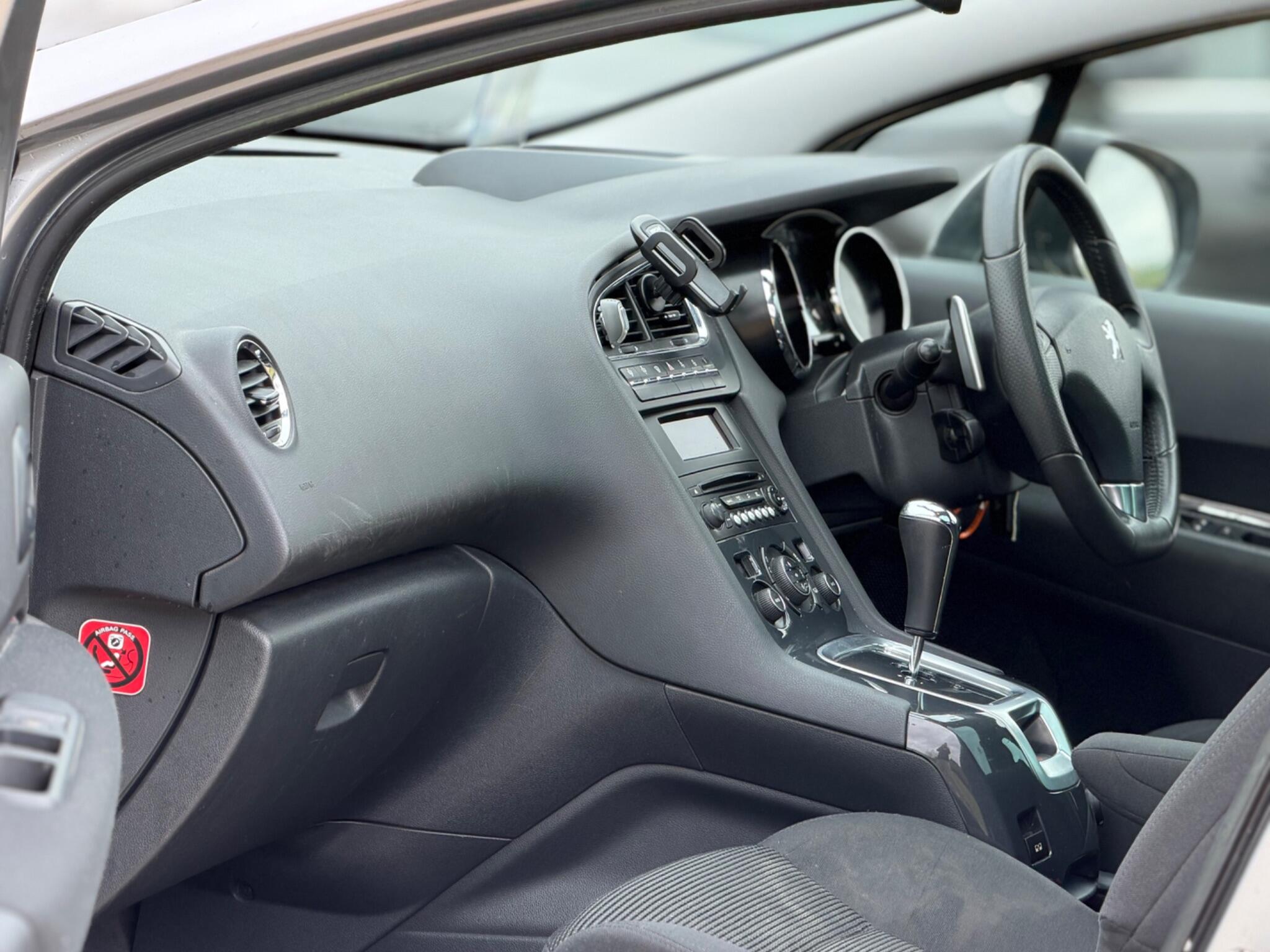 2013 Peugeot 5008 1.6 e-HDi Allure EGC Euro 5 (s/s) 5dr image 20