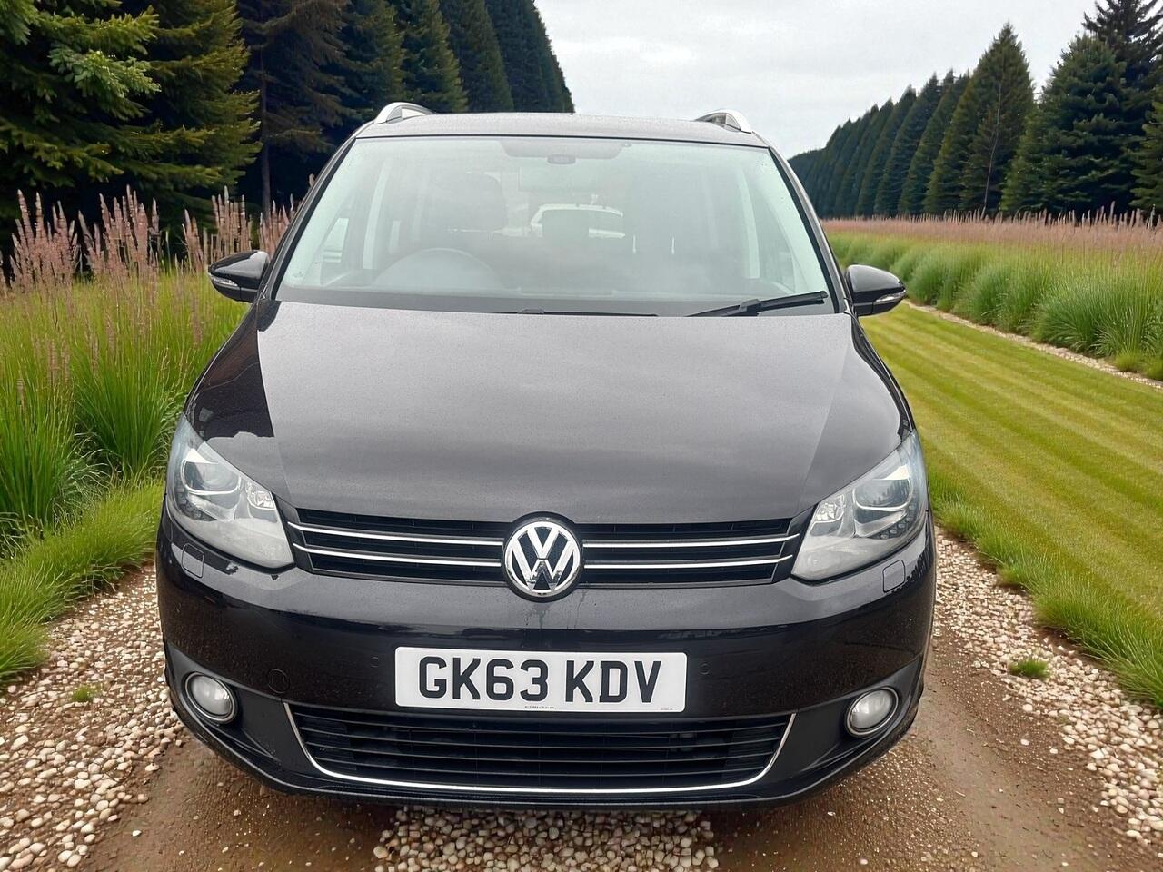 Volkswagen Touran view 2