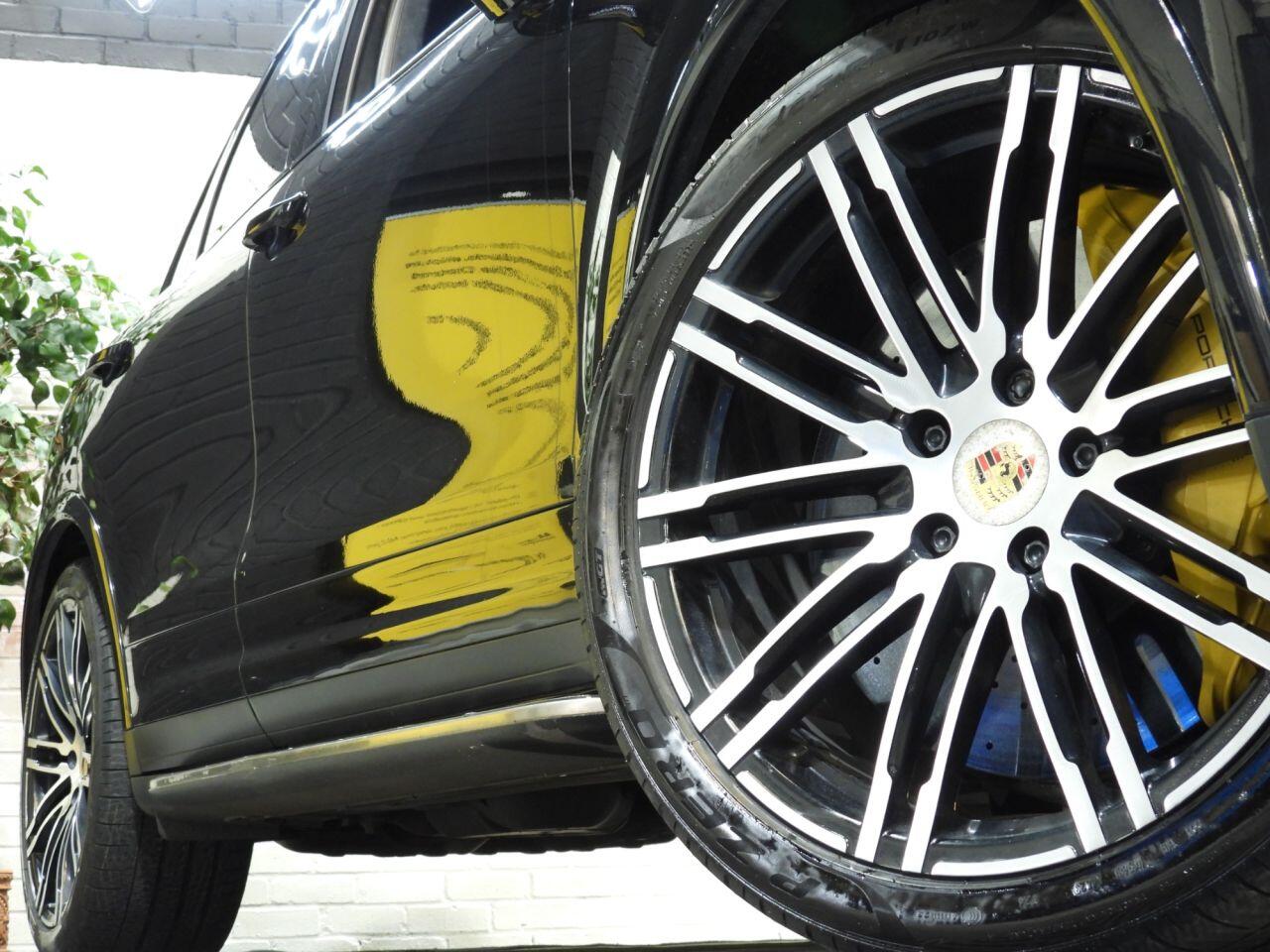 Porsche Cayenne view 6