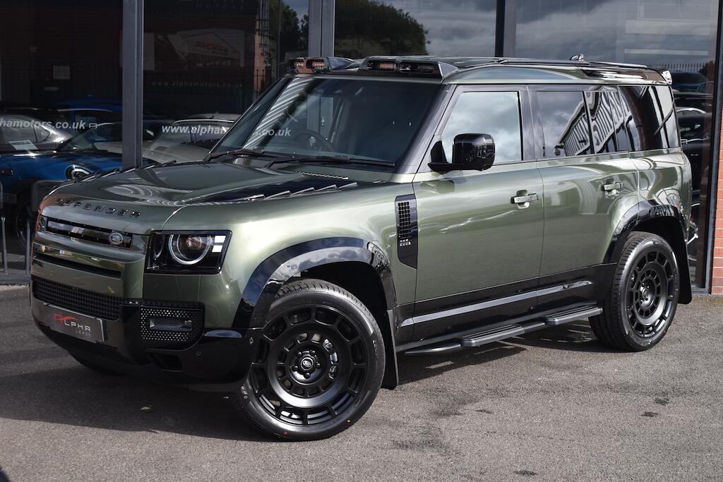Land Rover Defender 110 view 5