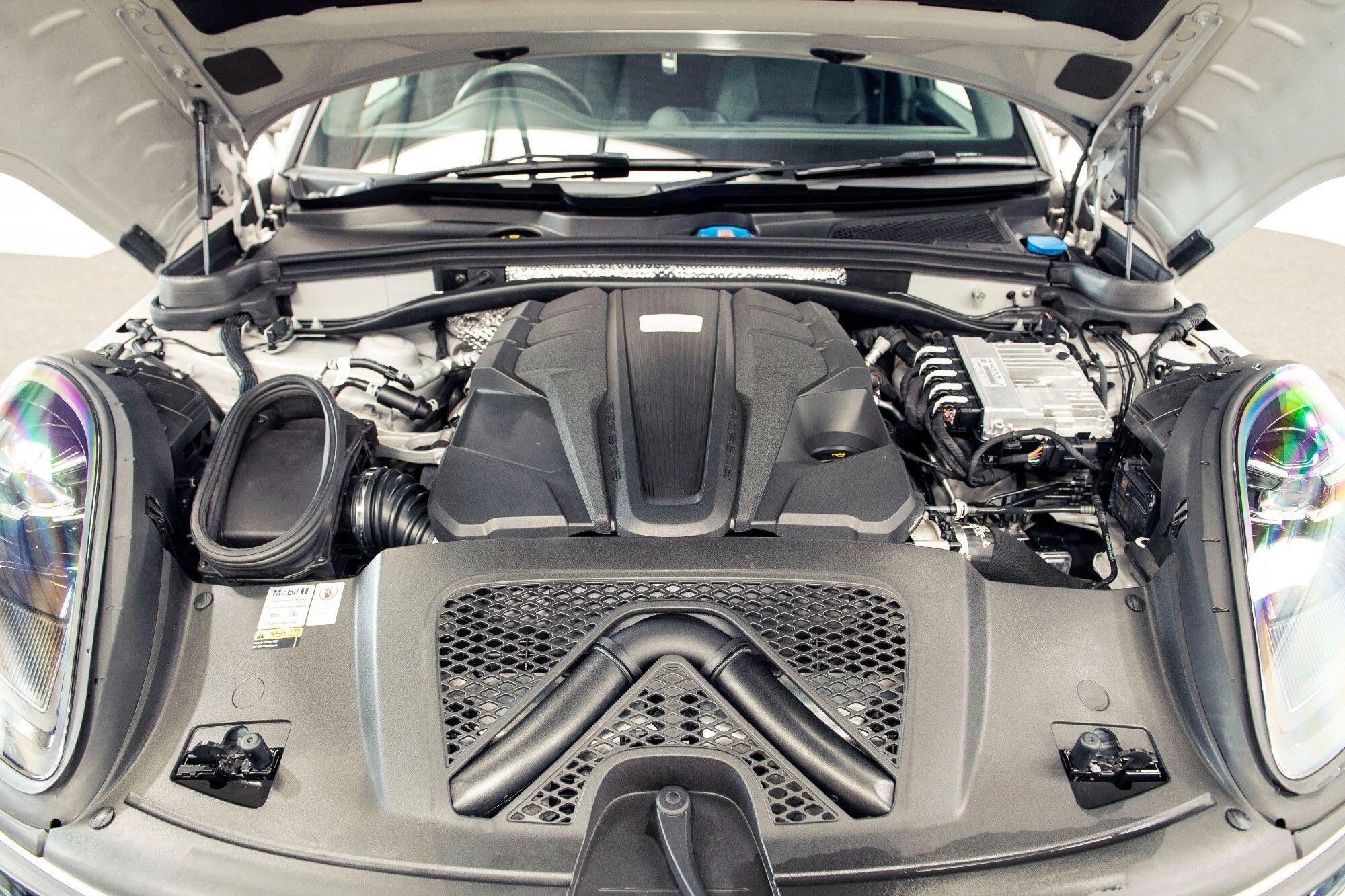 Porsche Macan view 38