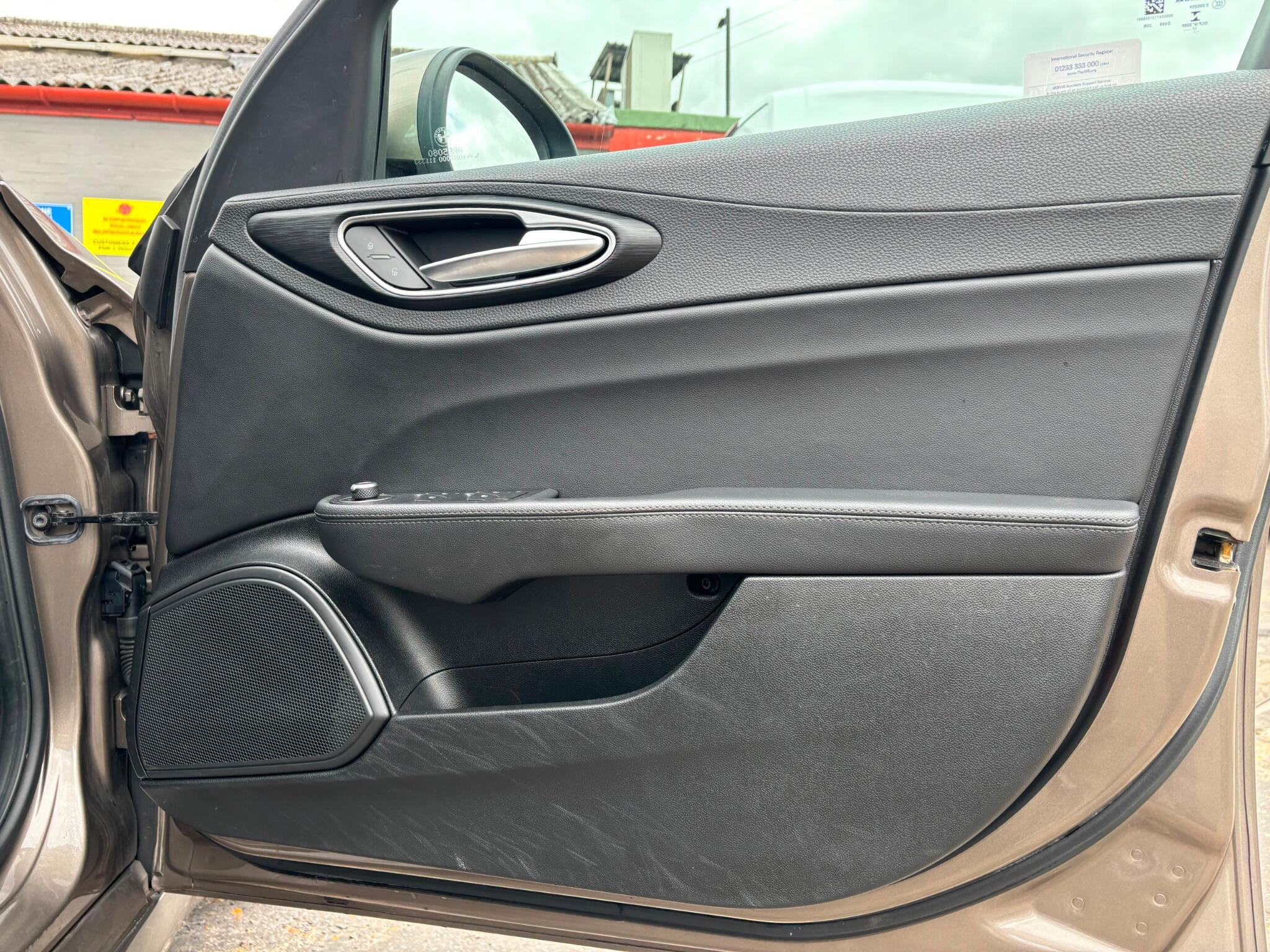 Alfa Romeo Giulia view 20