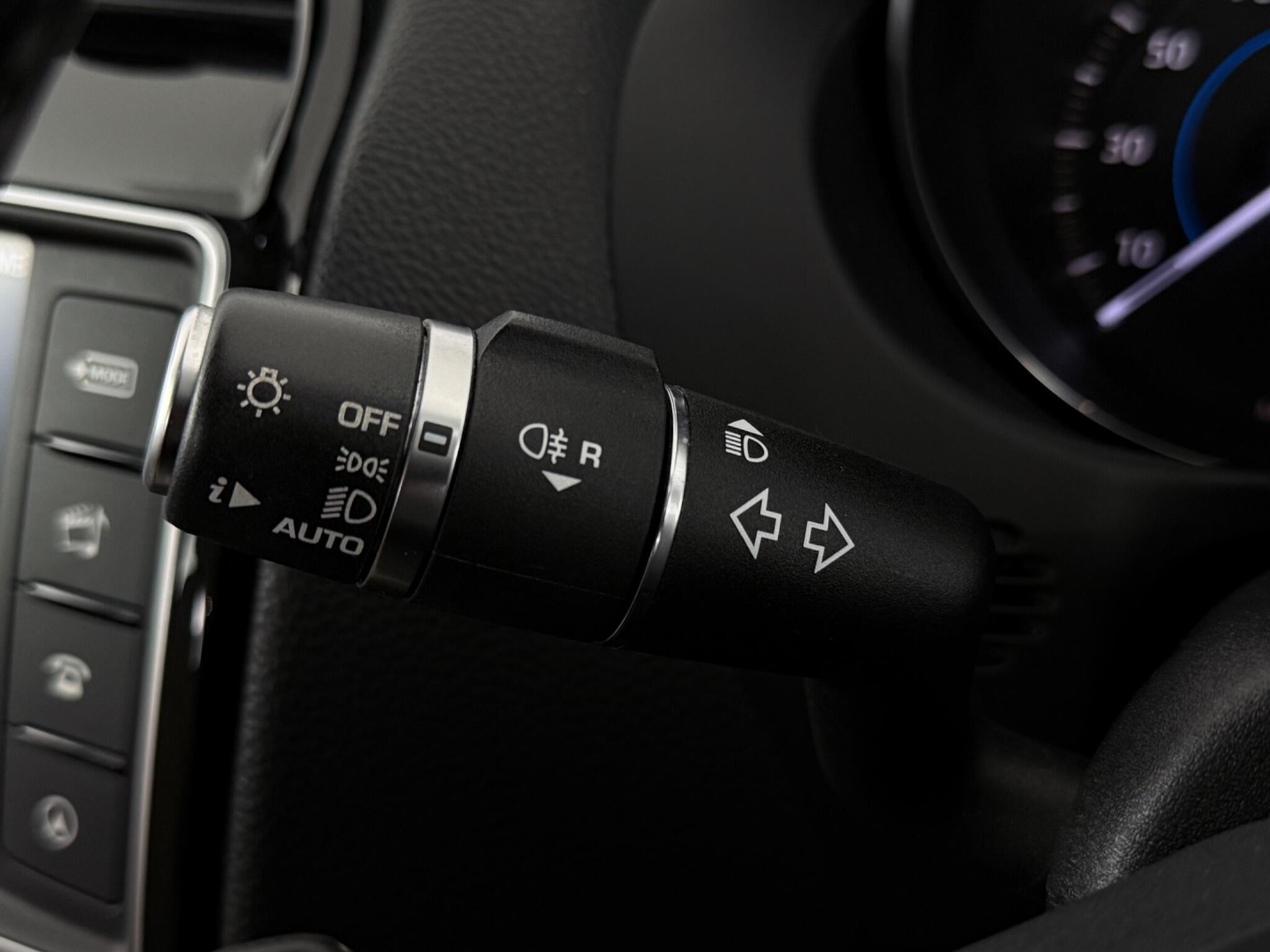 Jaguar Xe view 16