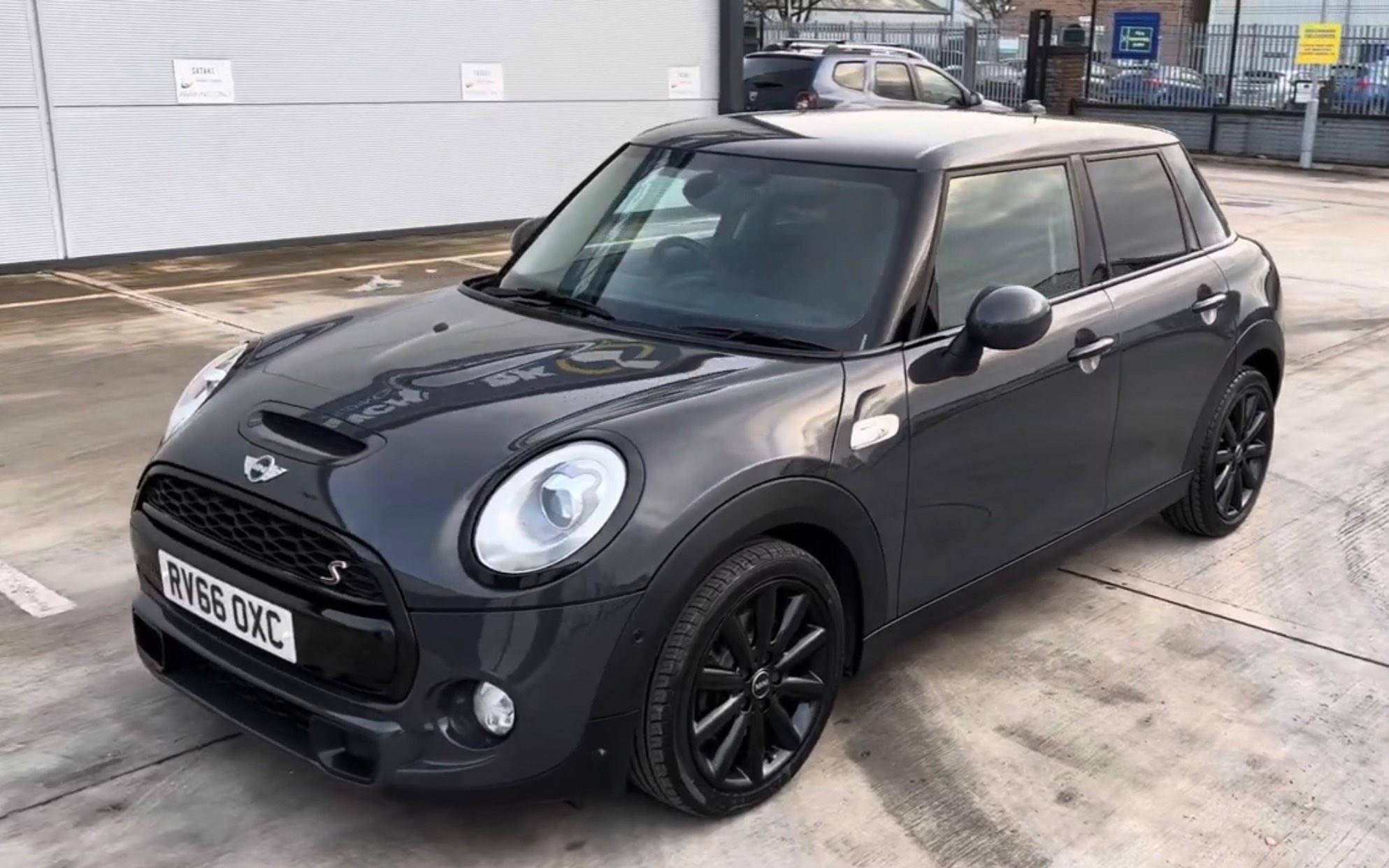 Mini Hatch view 4
