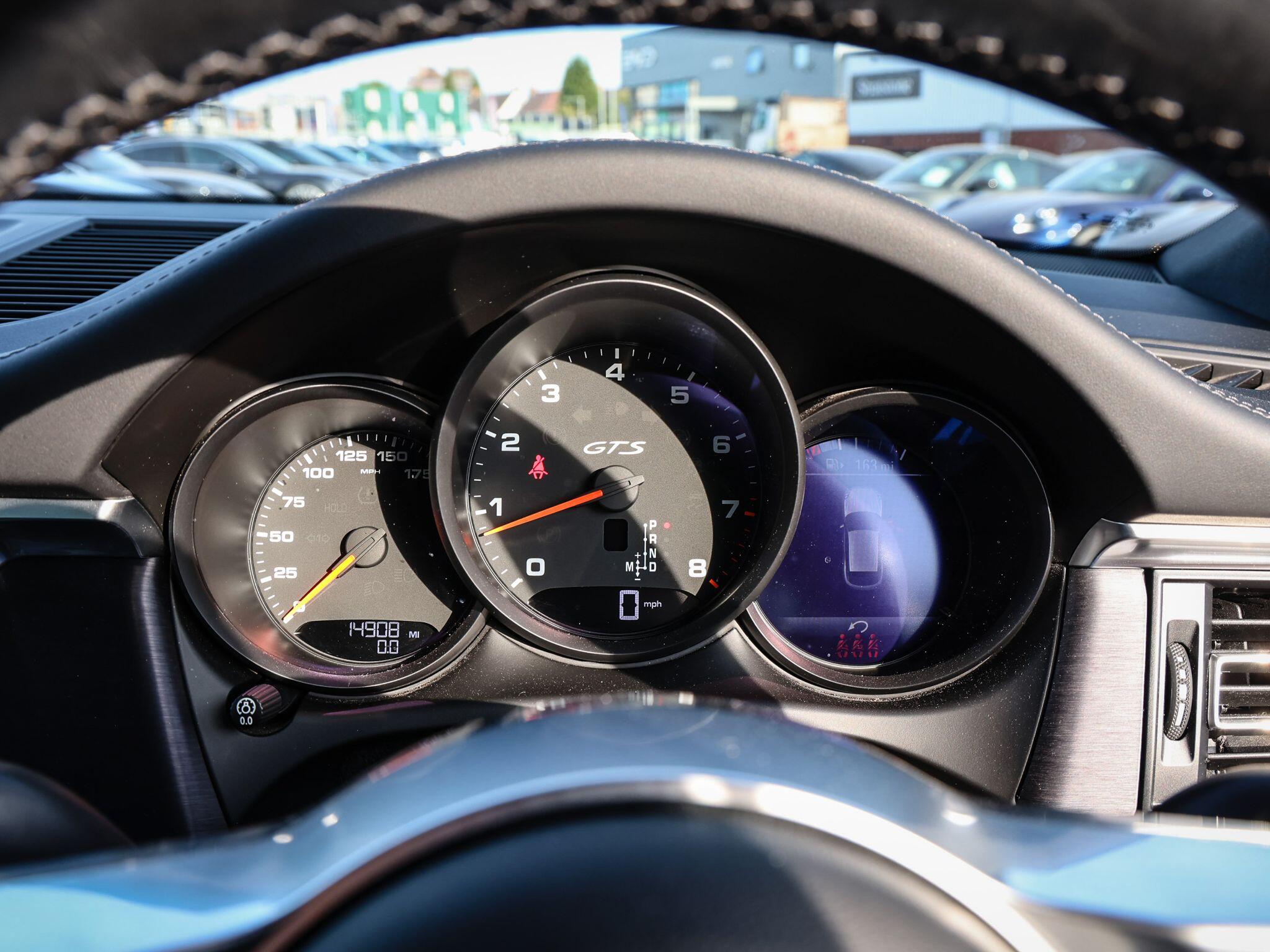 Porsche Macan view 50