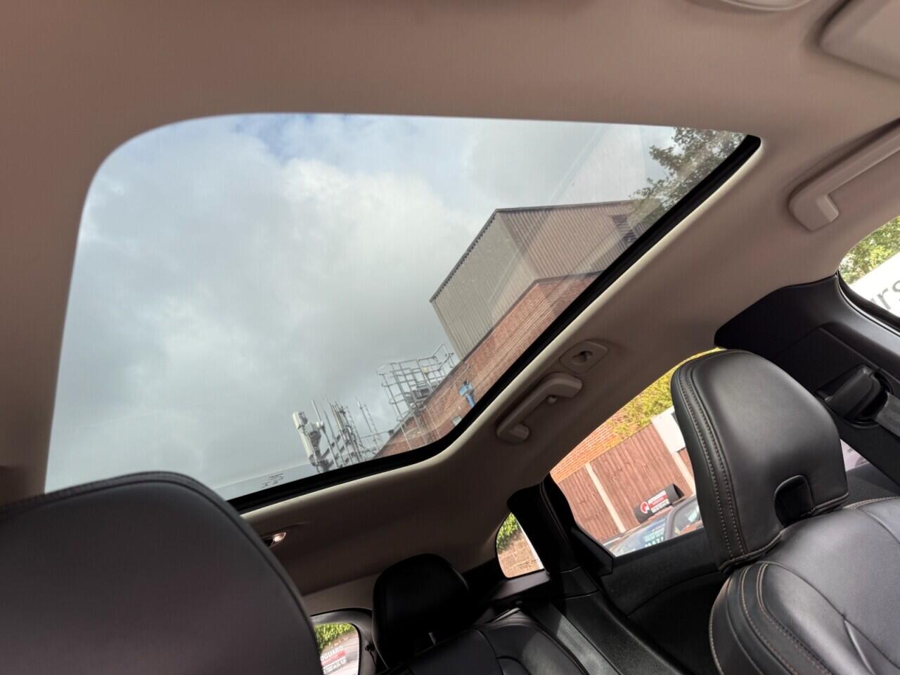 Volvo V40 Cross Country view 14