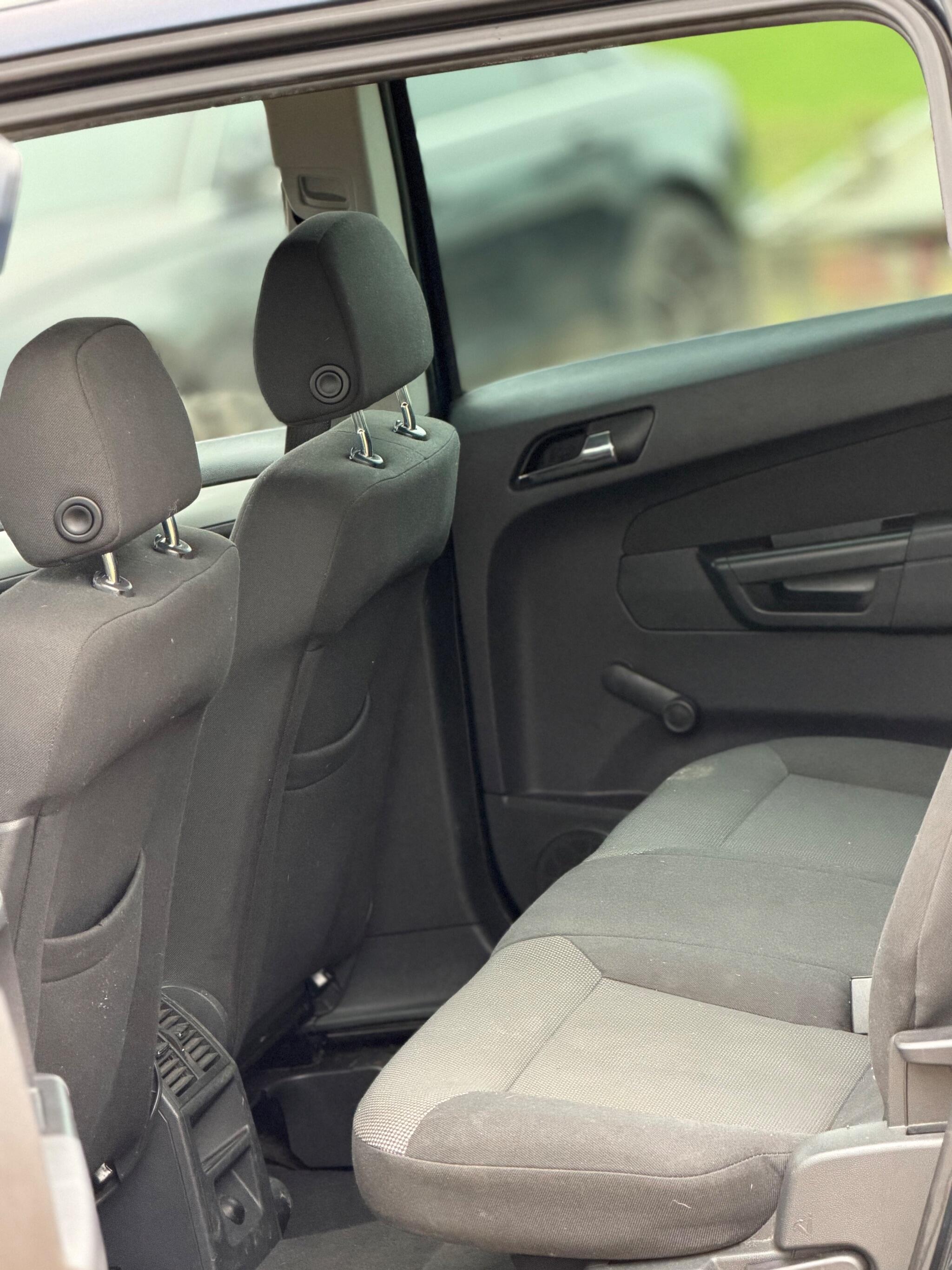 2012 Vauxhall Zafira 1.6 16V Excite Euro 5 5dr image 22