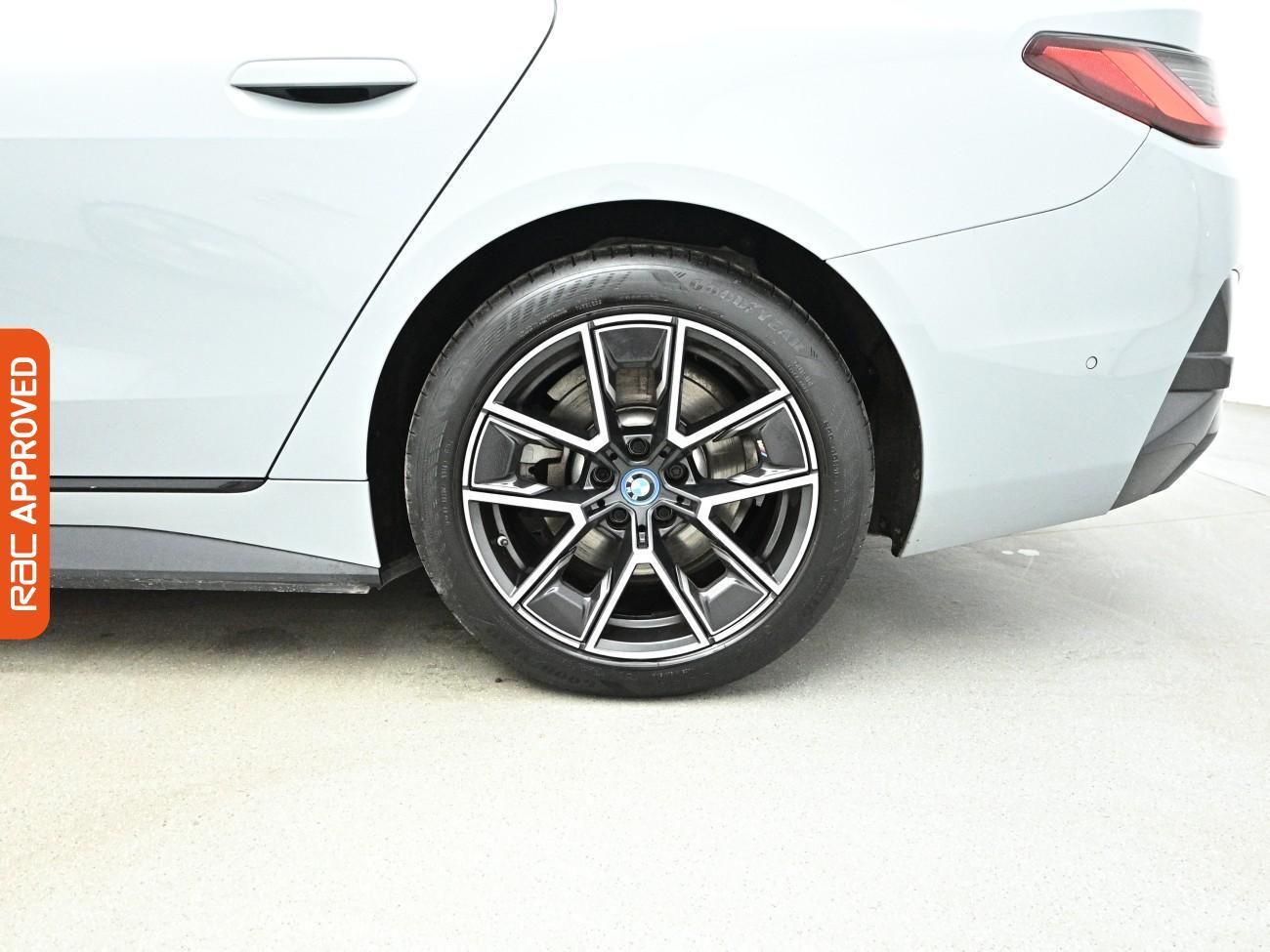 BMW I4 view 32