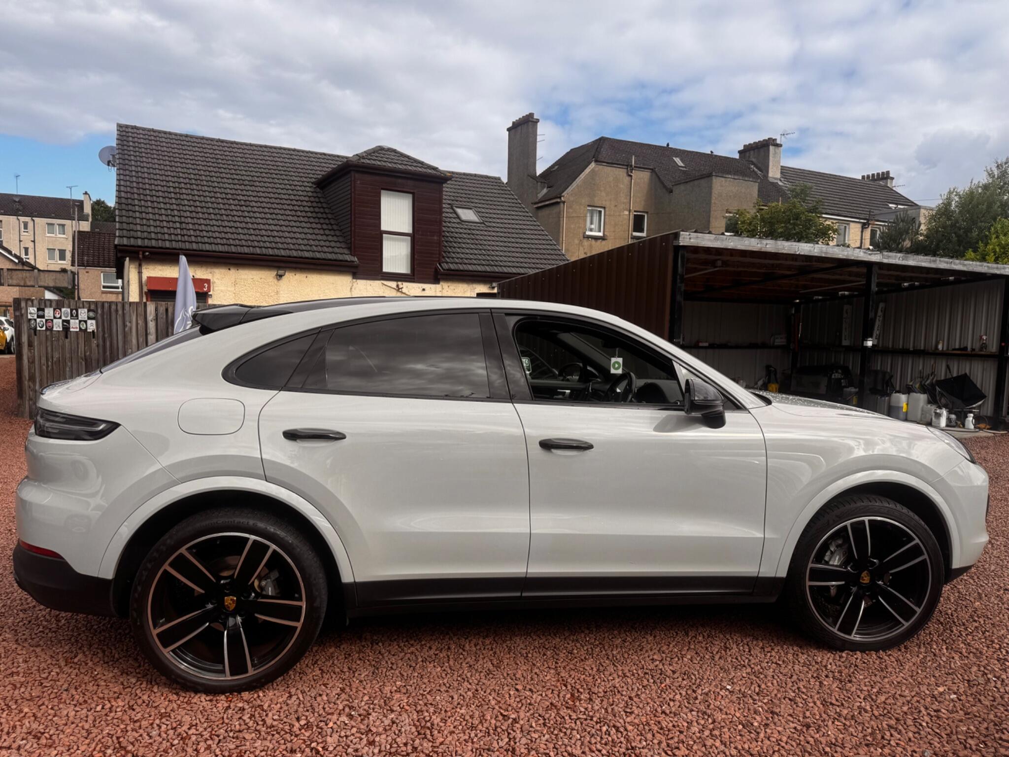 Porsche Cayenne view 12
