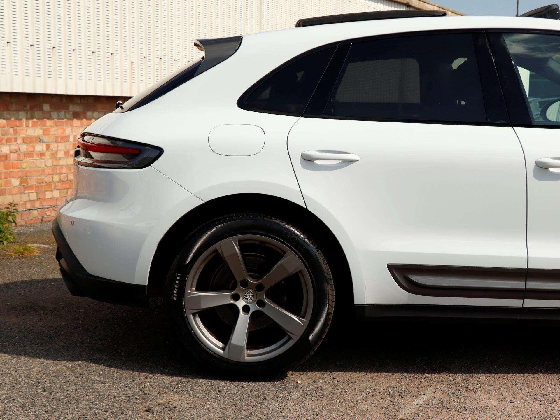 Porsche Macan view 33