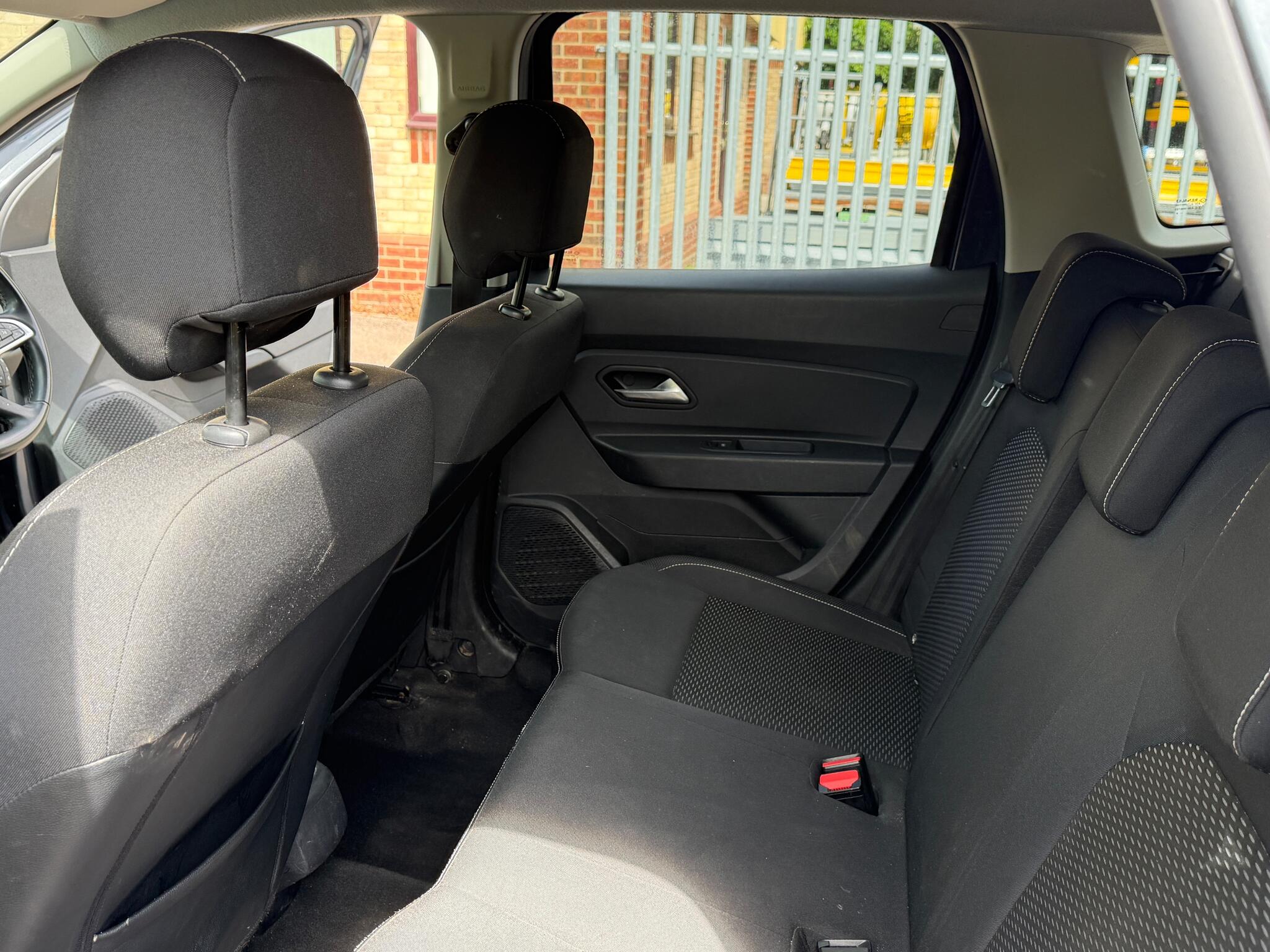 Dacia Duster view 12