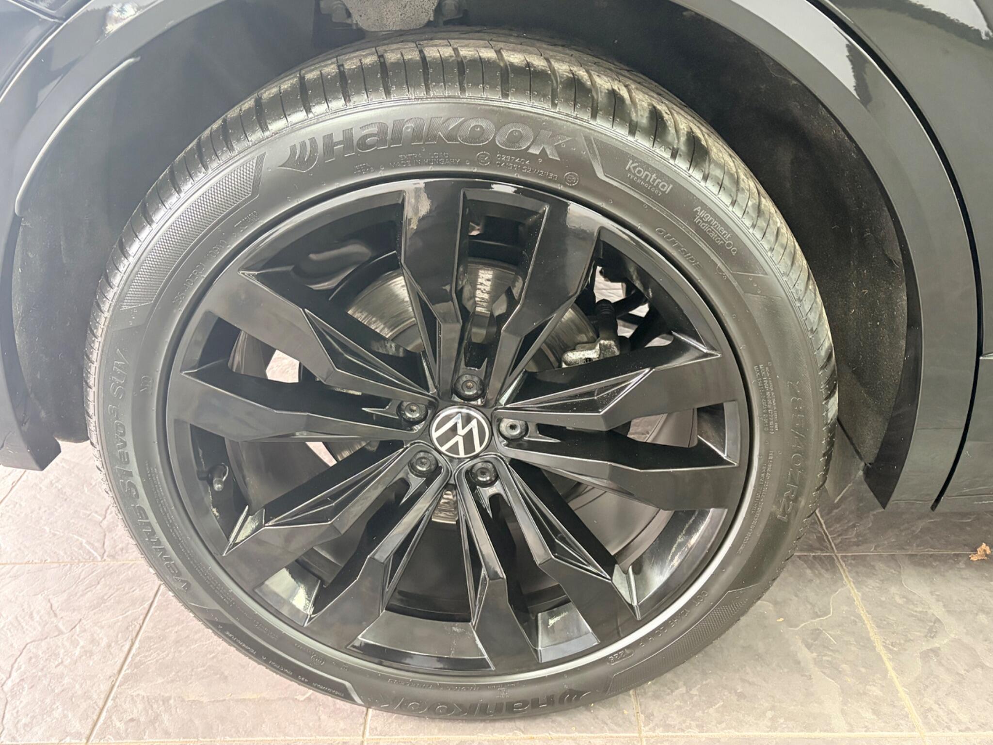 Volkswagen Touareg view 19