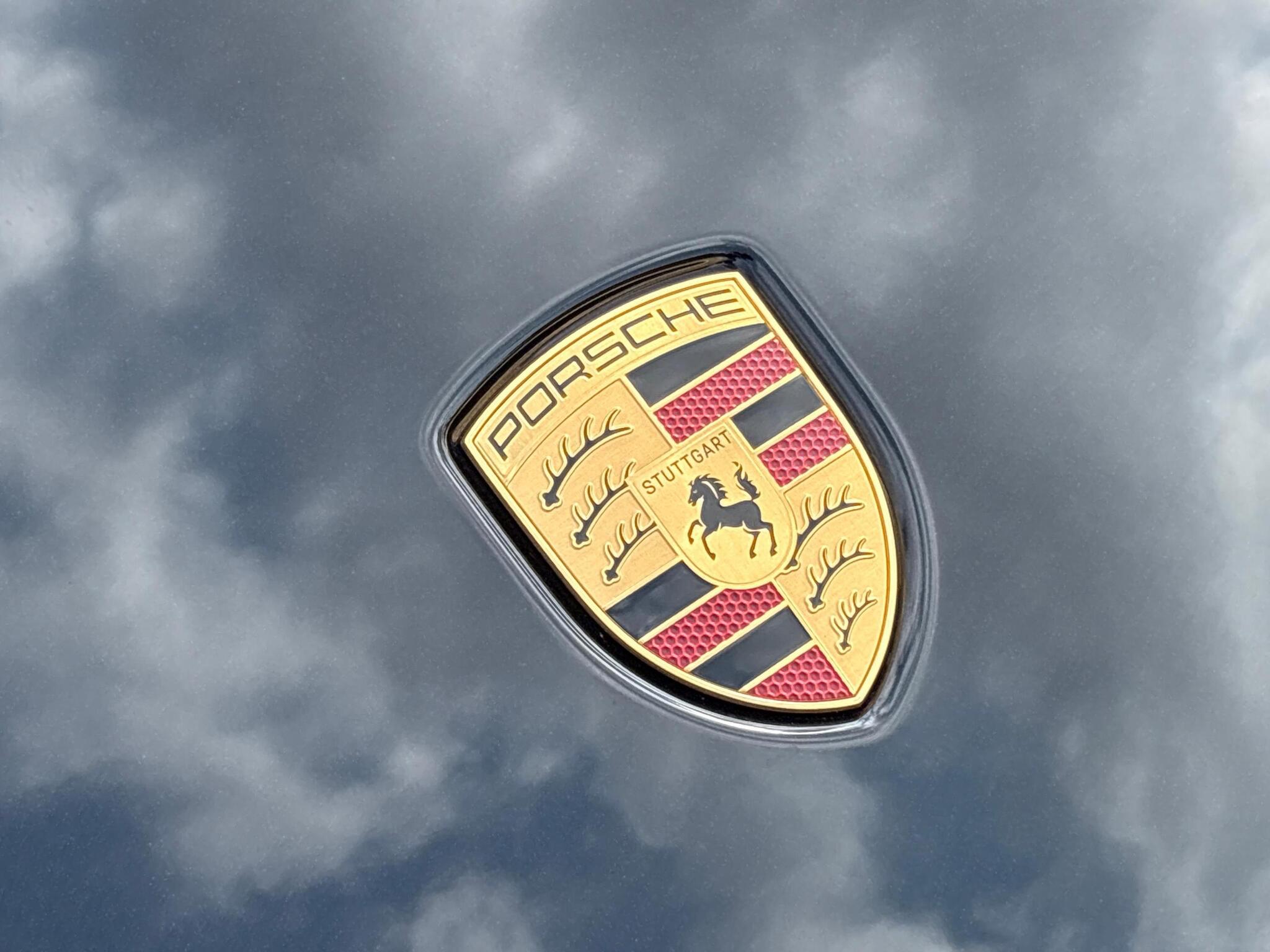 Porsche 911 view 40