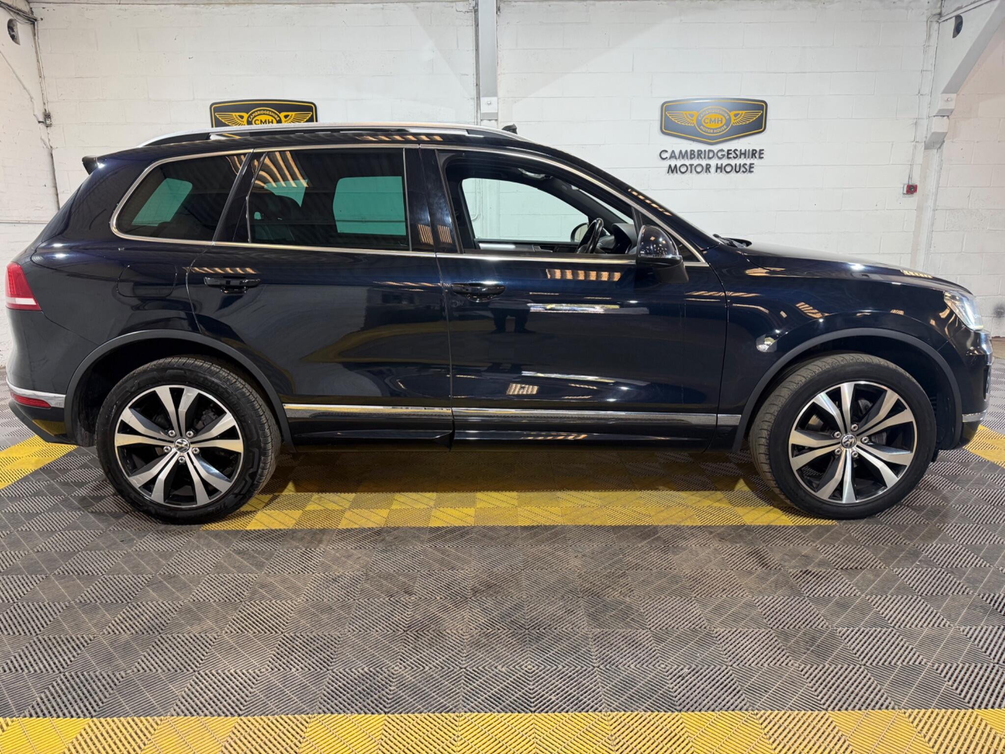 Volkswagen Touareg view 47