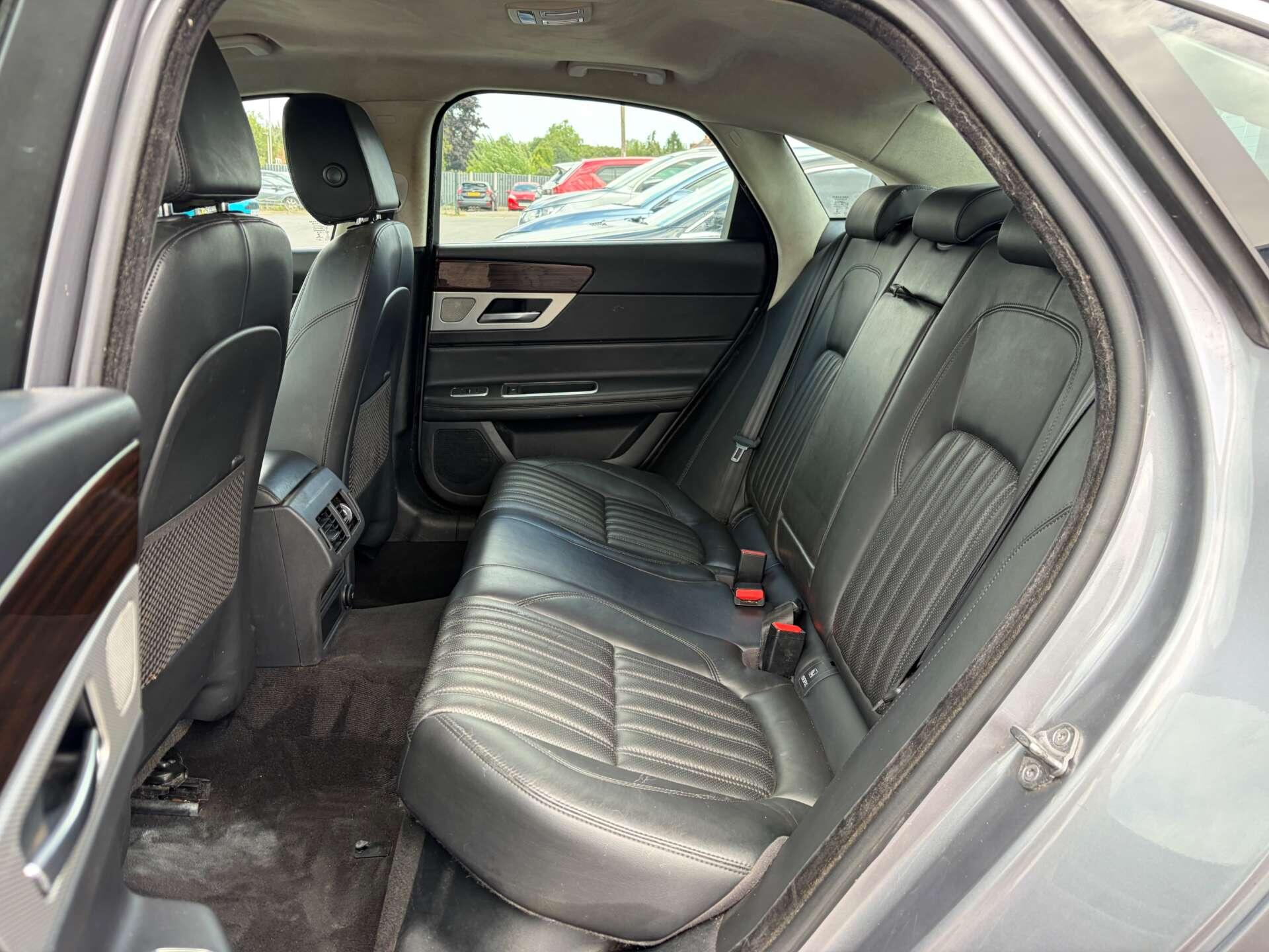 Jaguar XF view 20