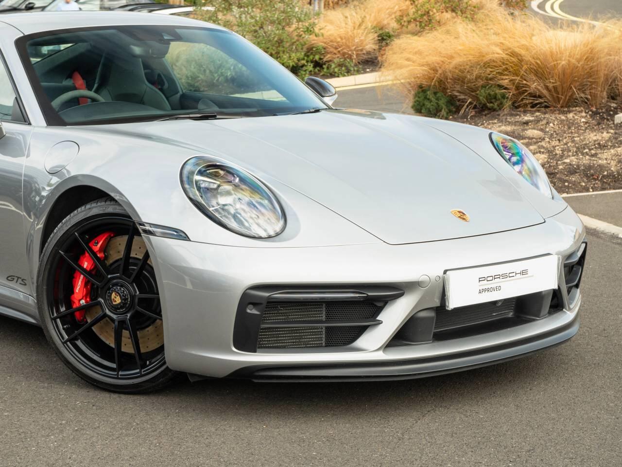 Porsche 911 view 14