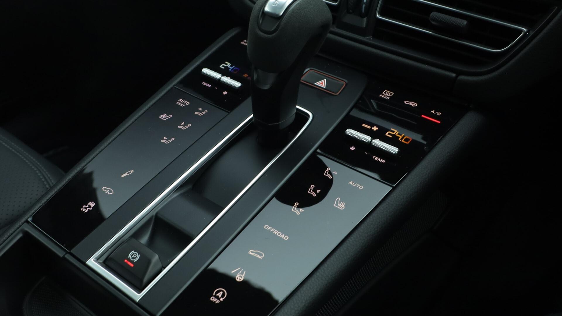 Porsche Macan view 18