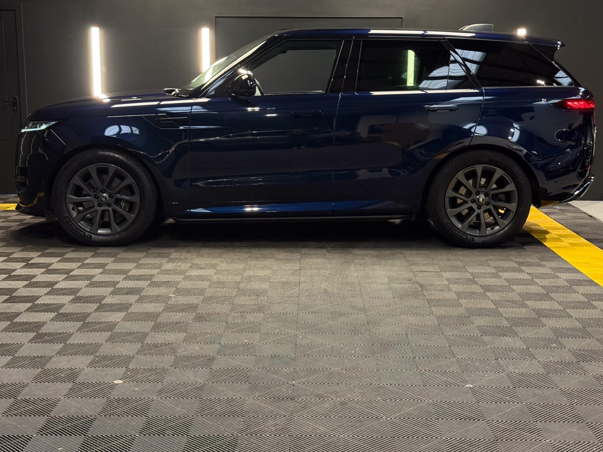 Land Rover Range Rover Sport view 3