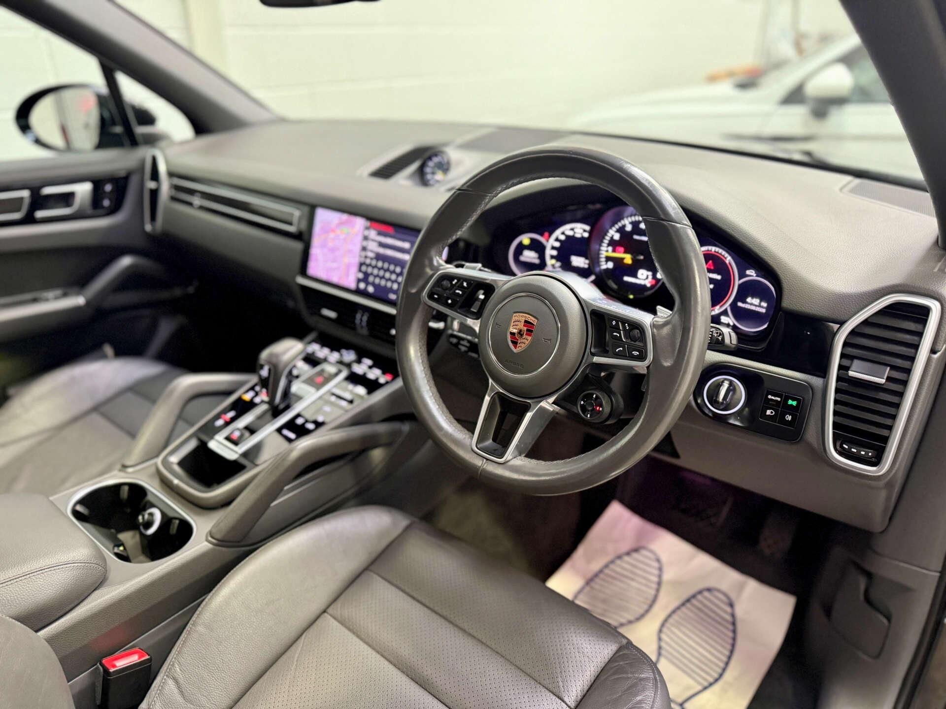 Porsche Cayenne view 13