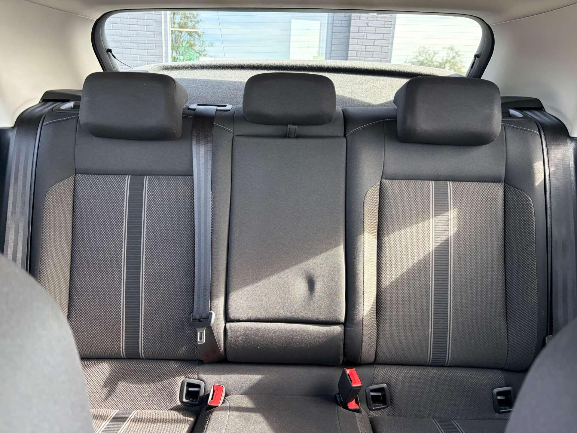 Volkswagen T-Roc view 31