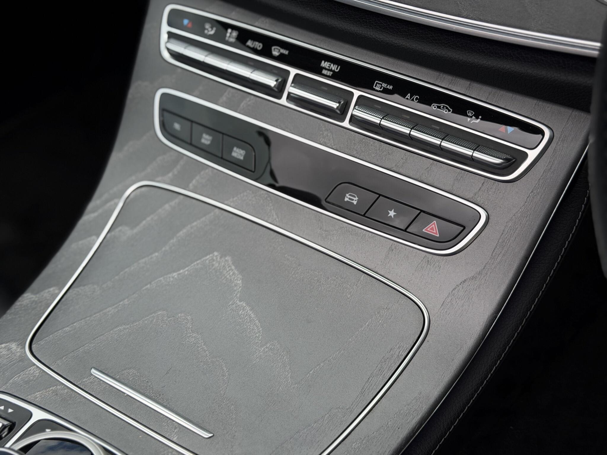 Mercedes-Benz E-Class view 25