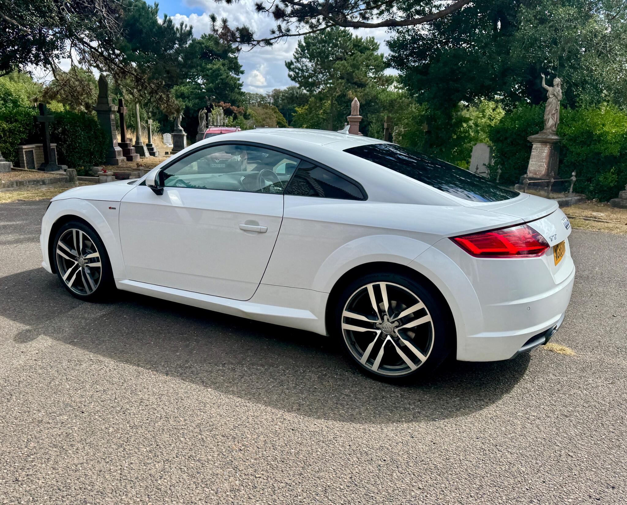 Audi TT view 12