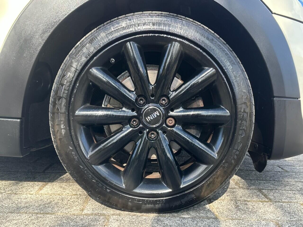 Mini Hatch view 36