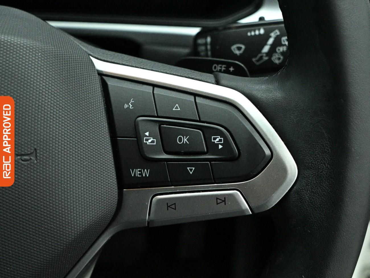 Volkswagen T-Roc view 21