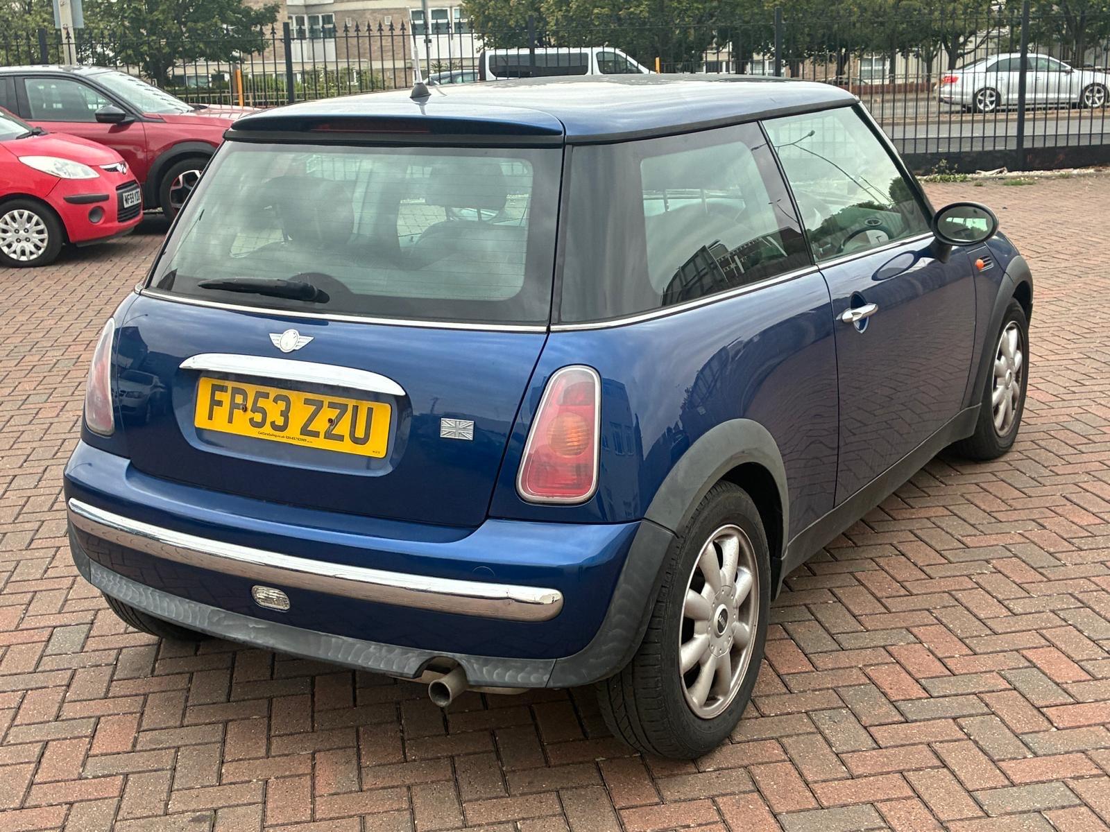 Mini Hatch view 5