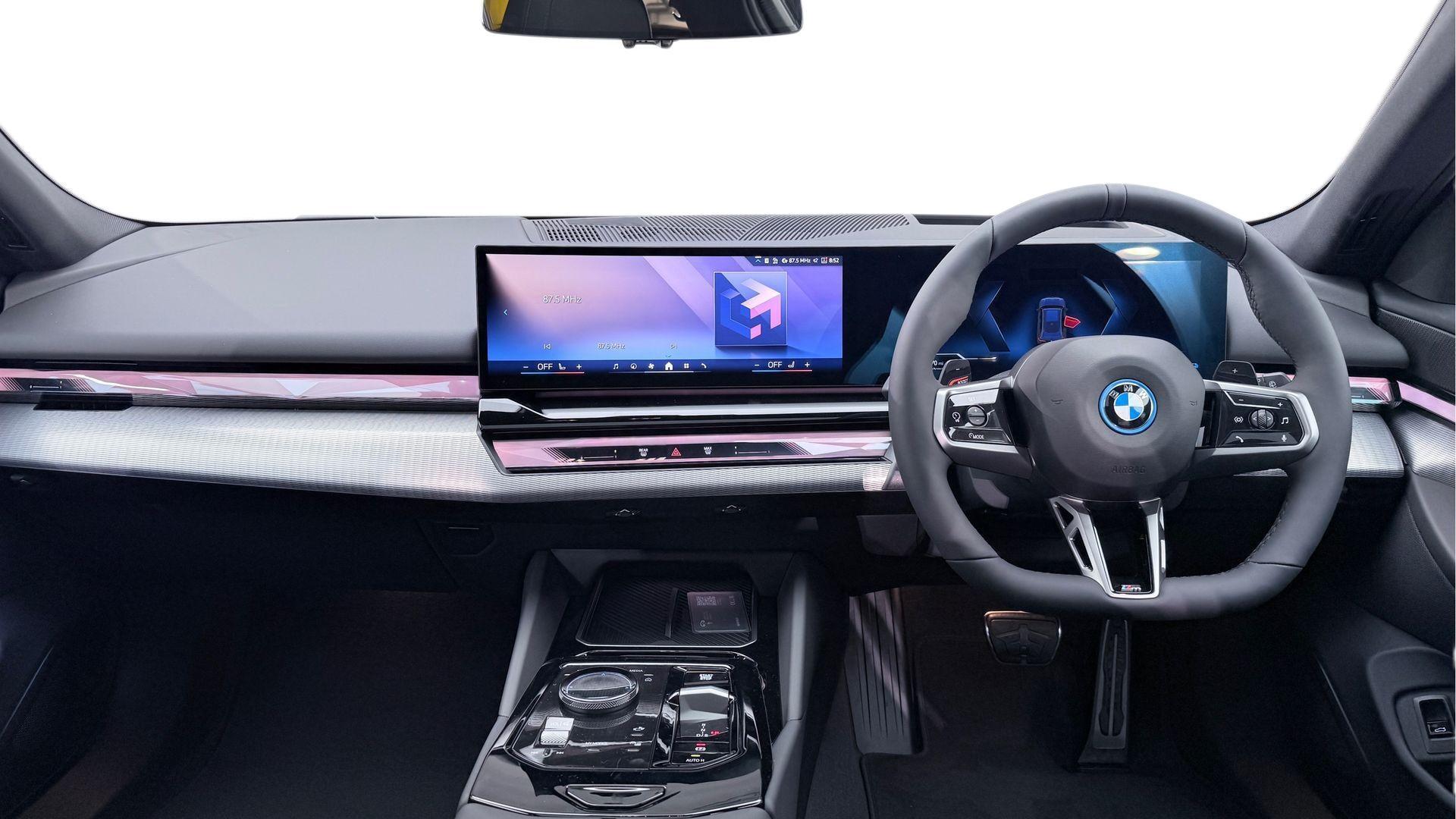 BMW 5 Series view 4