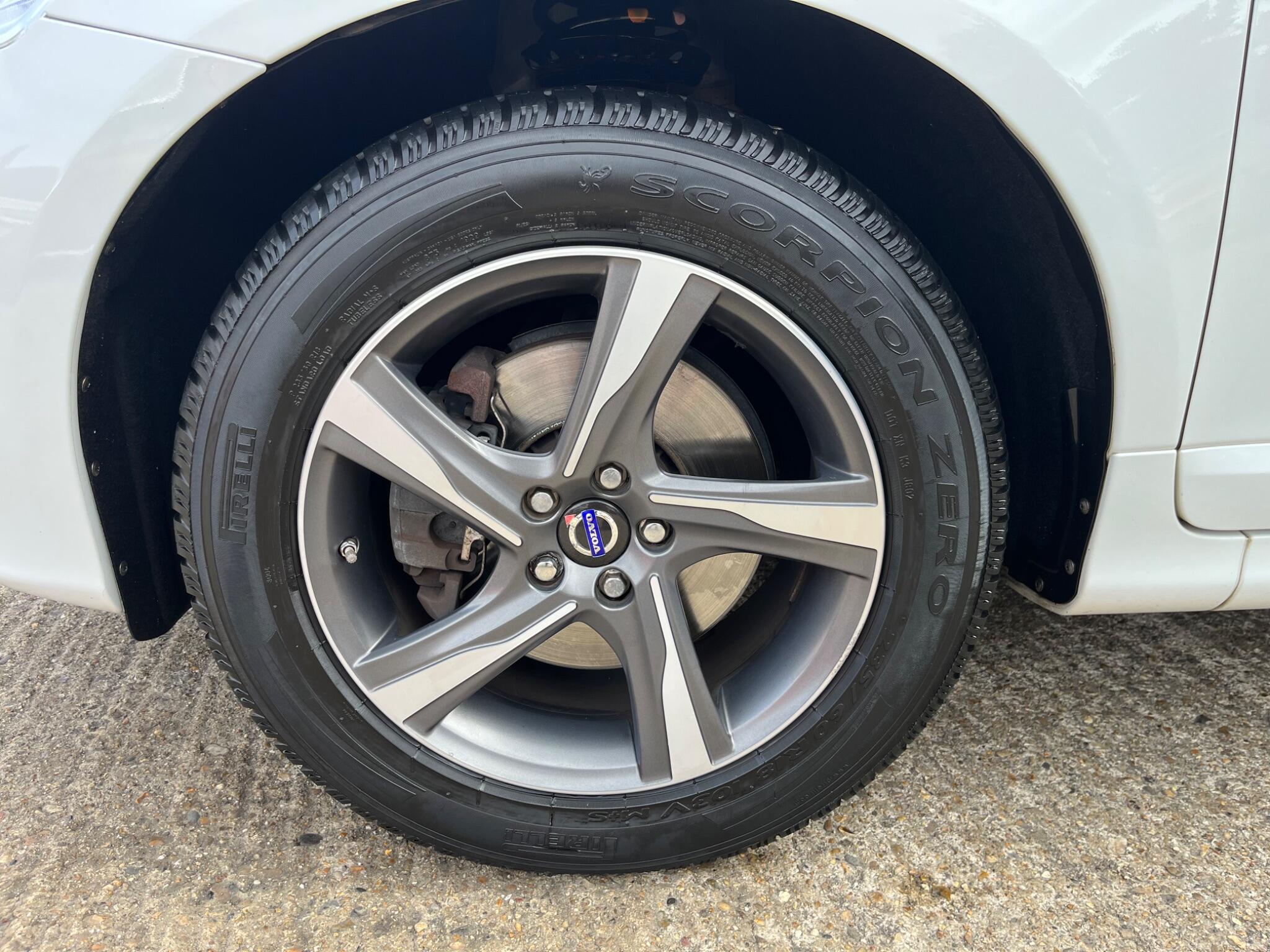 Volvo XC60 view 8