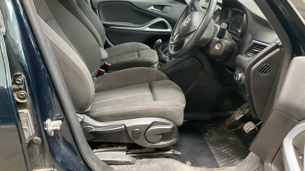 Vauxhall Zafira Tourer view 11