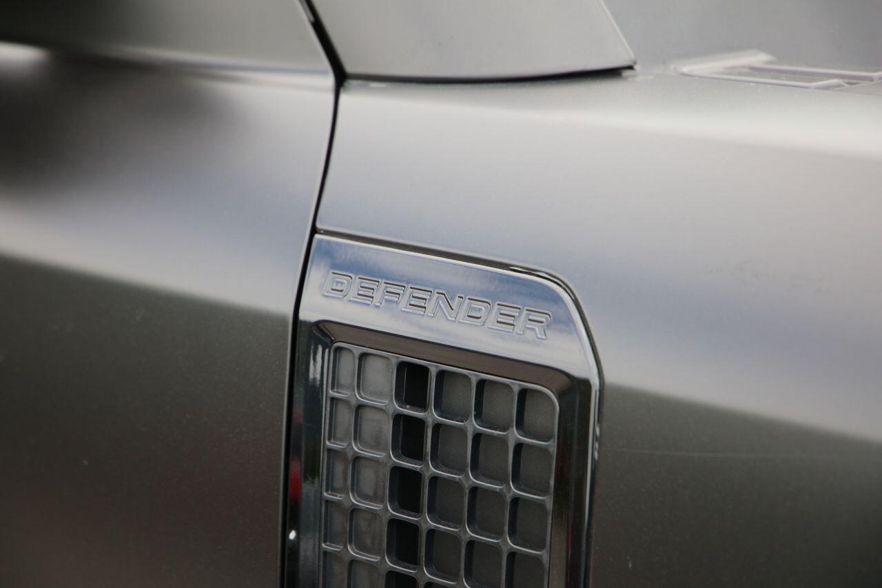 Land Rover Defender view 19