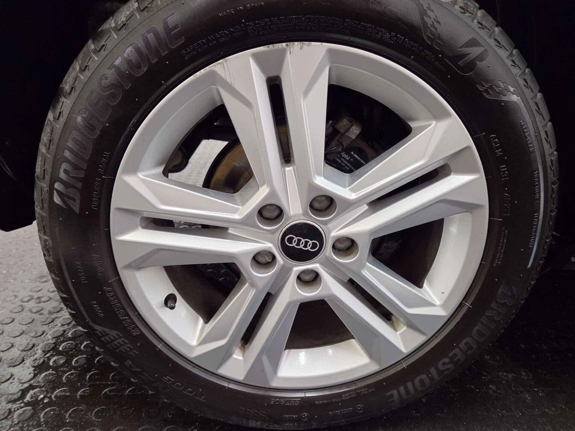 Audi Q2 view 30