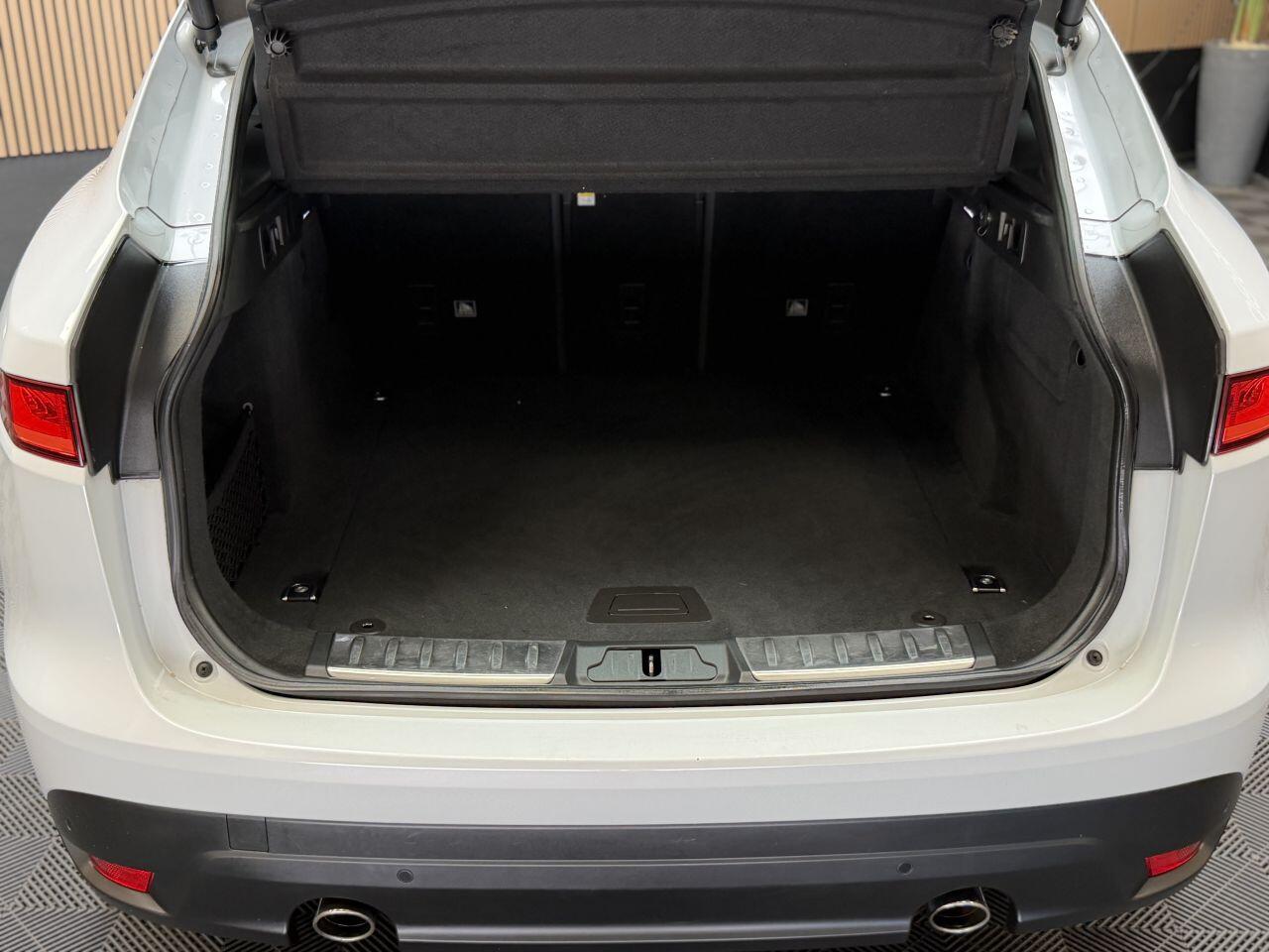 Jaguar F-Pace view 10