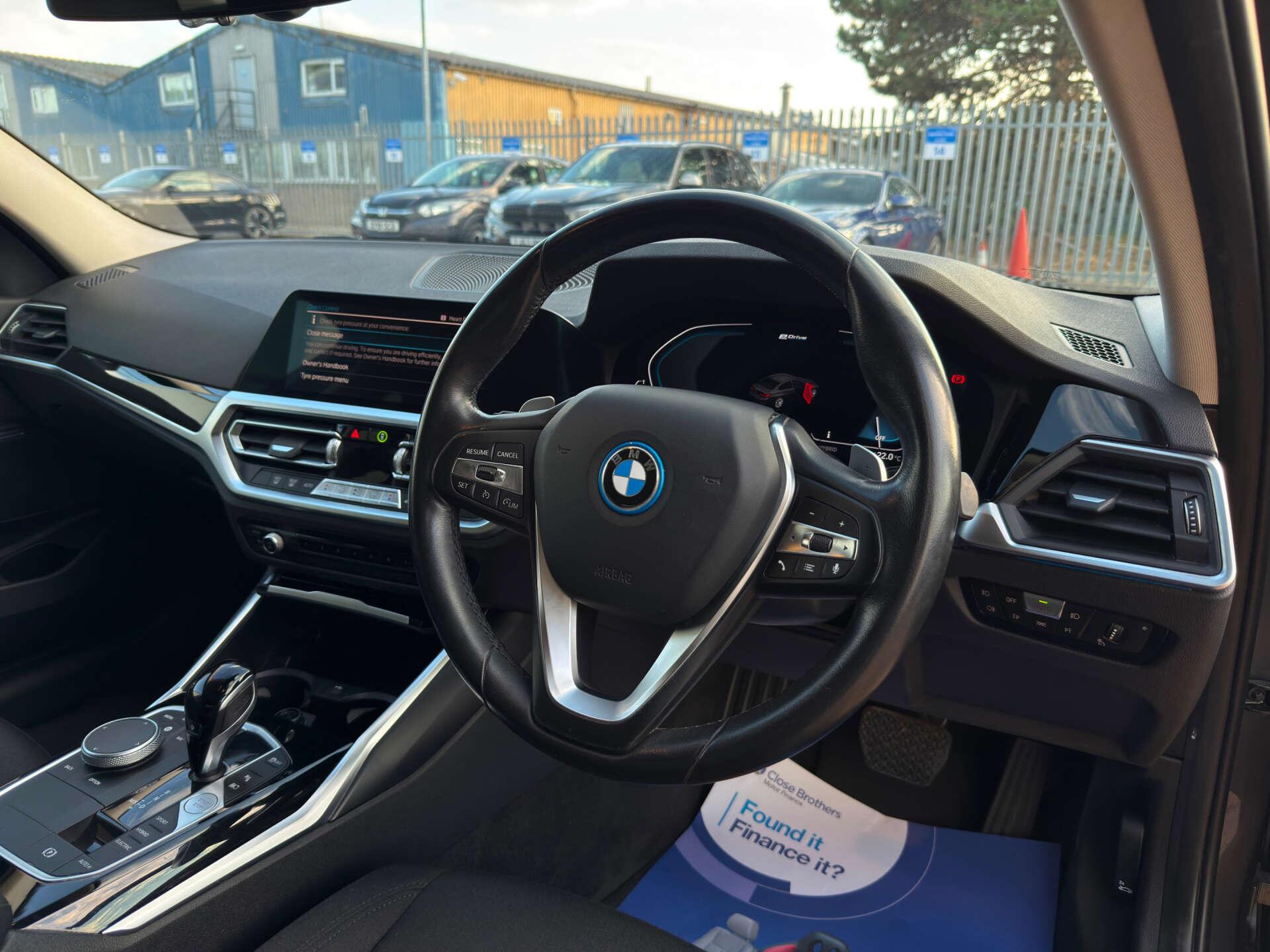 BMW 3 Series view 15
