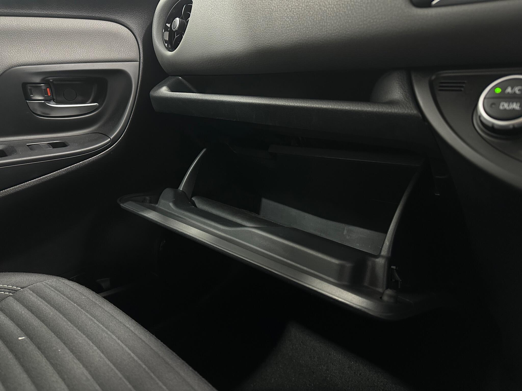 Toyota Yaris view 23