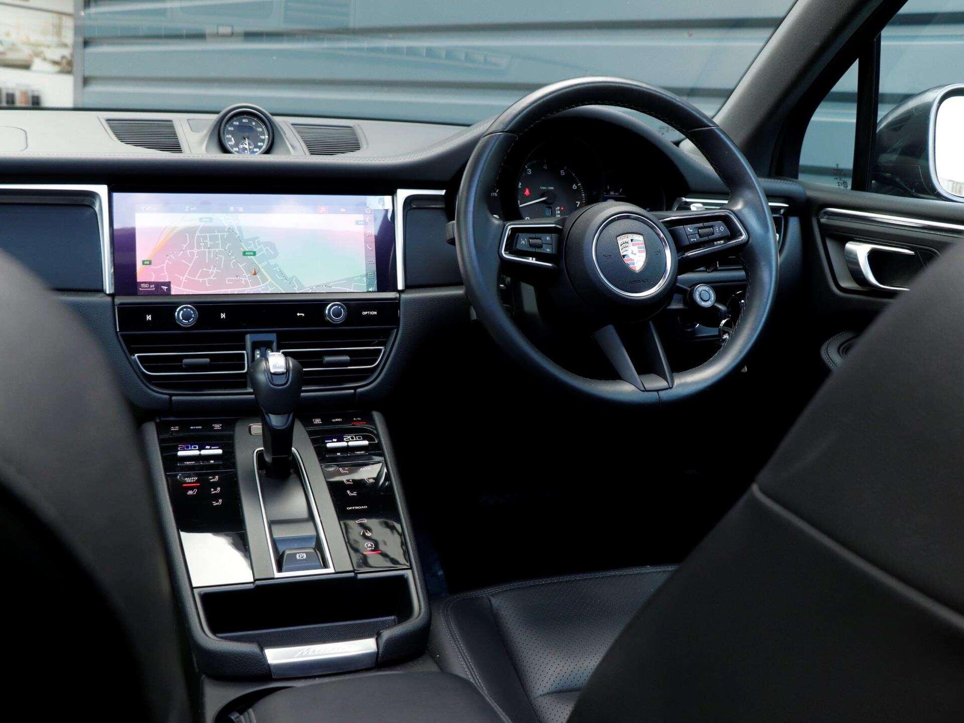 Porsche Macan view 10