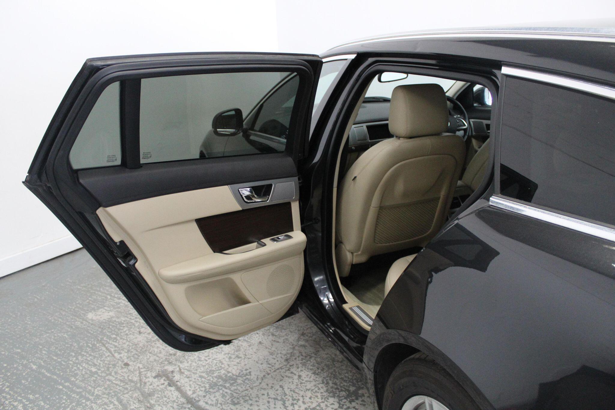 Jaguar XF view 28