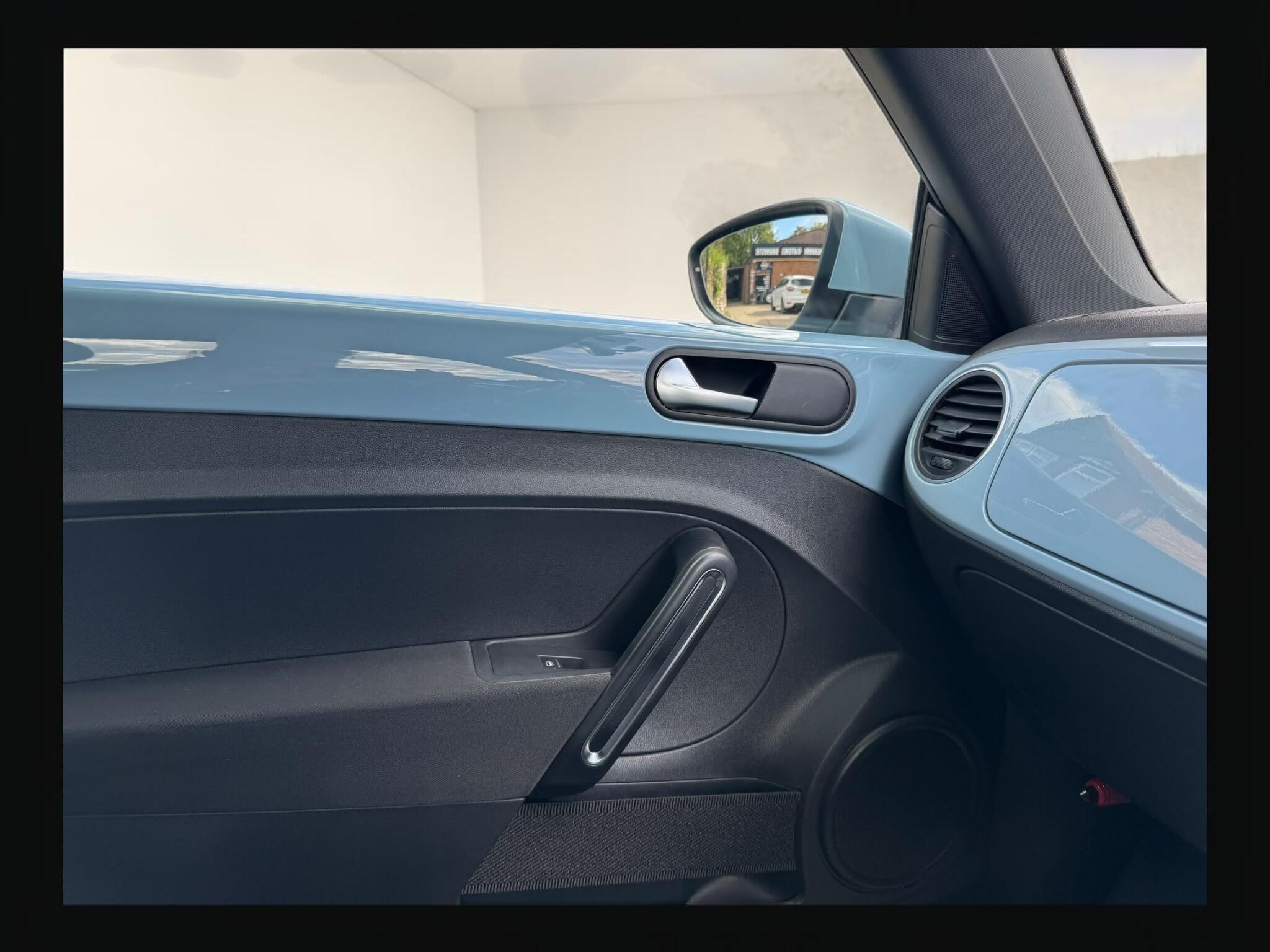 Volkswagen Beetle view 18