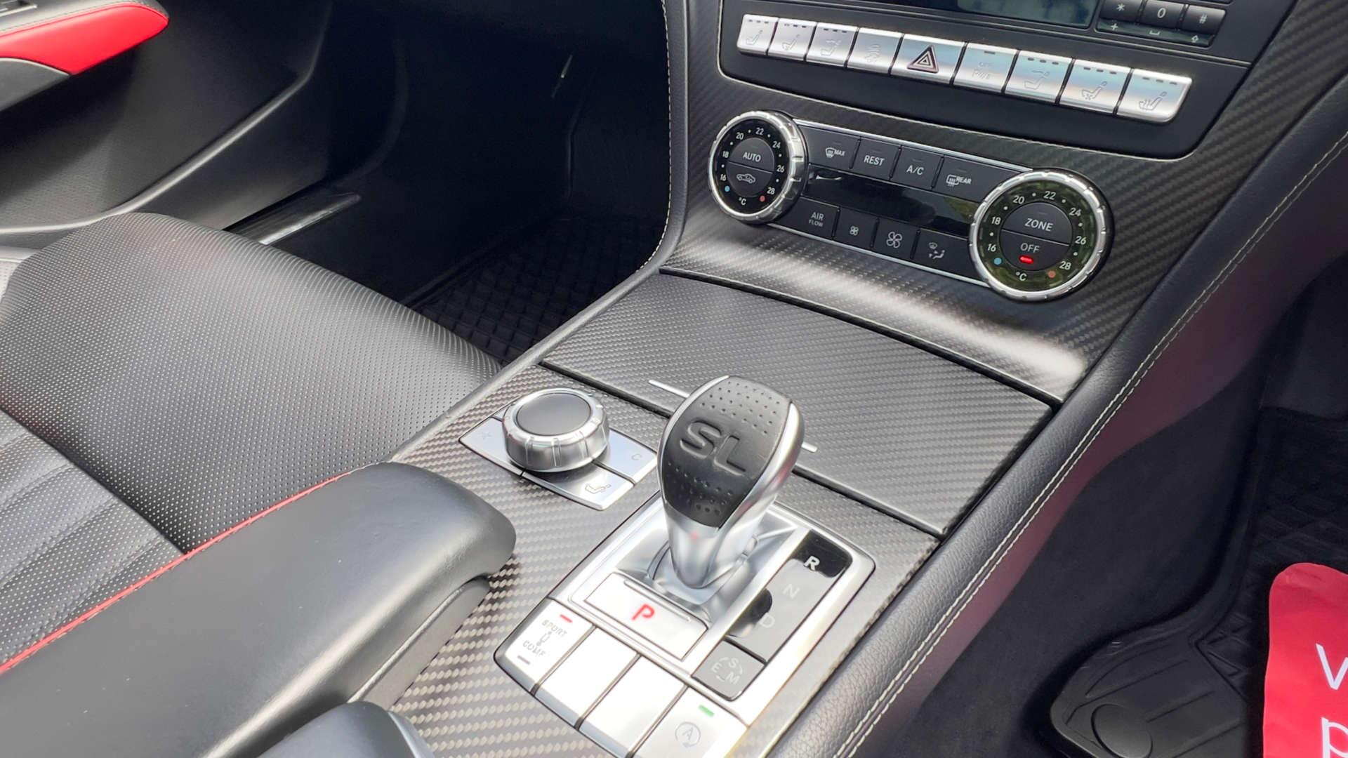 Mercedes-Benz SL view 38