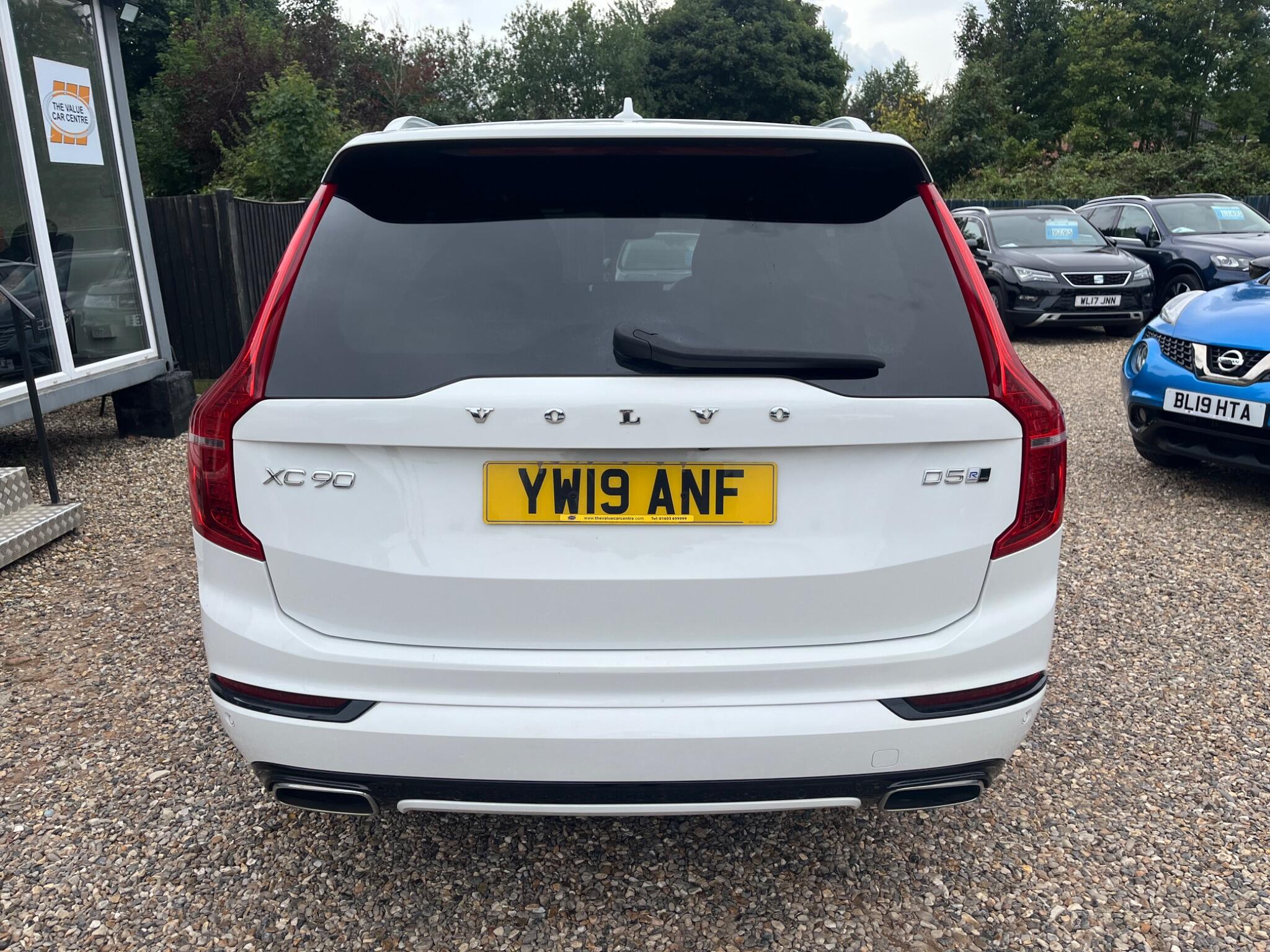 Volvo XC90 view 5
